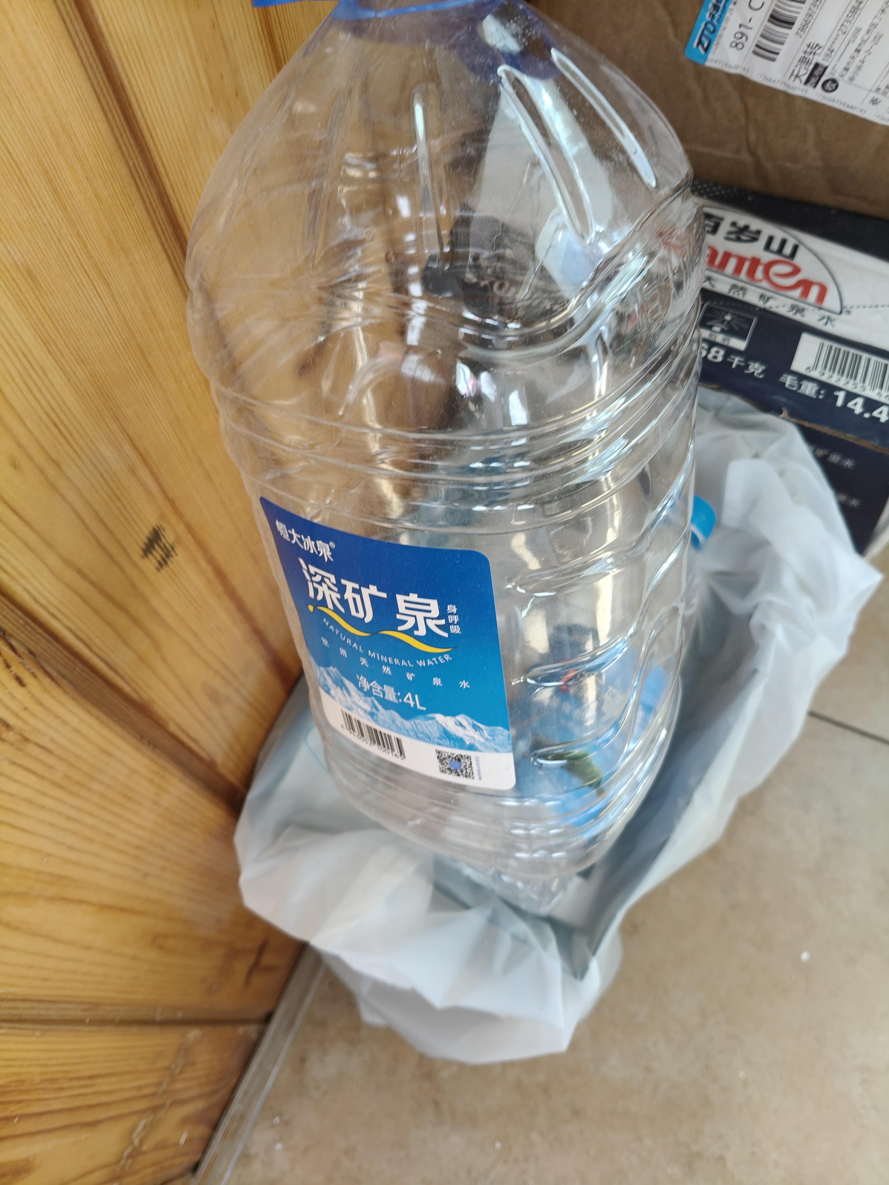 恒大冰泉天然饮用矿泉水4L*4桶整箱装大桶泡茶露营桶装水京东自营热门商品 实拍图