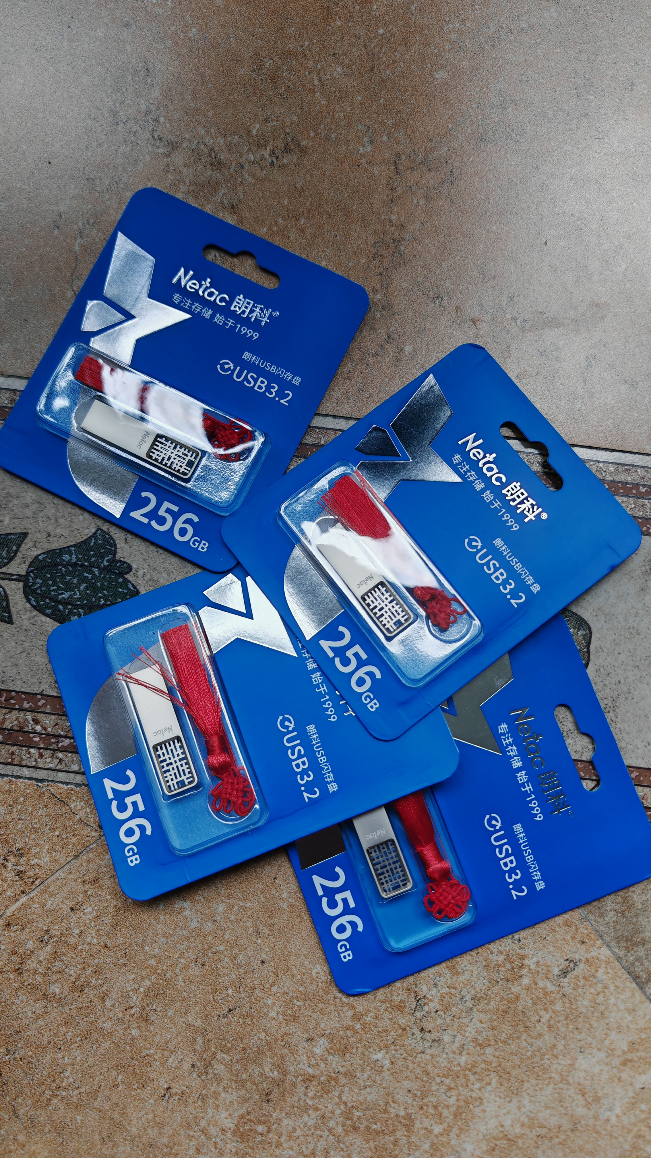 朗科（Netac）256GB USB3.2 Gen1 U盘 U327 全金属高速迷你镂空设计闪存盘 创意中国风 珍镍色 实拍图