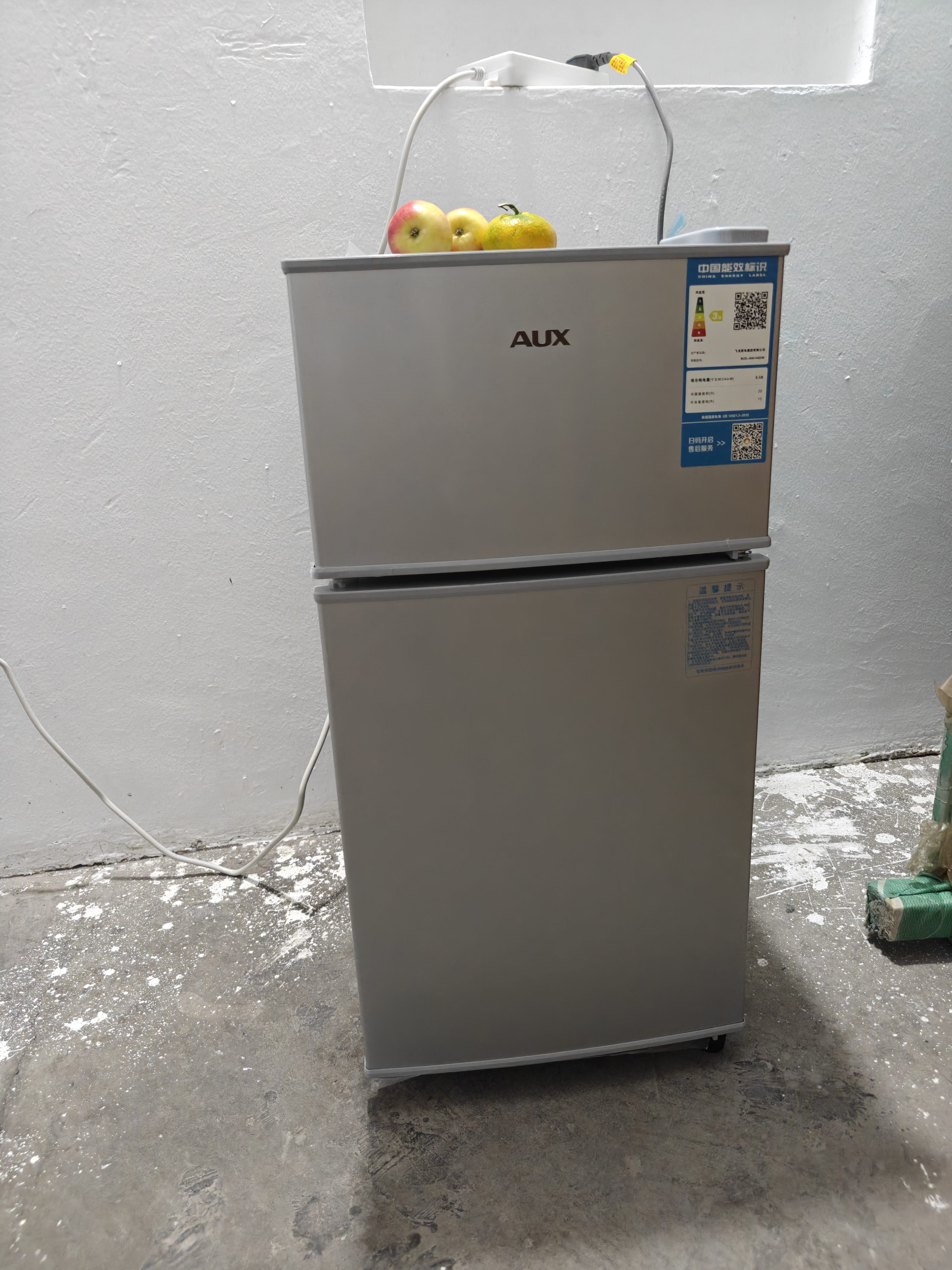 奥克斯家用双门迷你小型冰箱 冷藏冷冻保鲜小冰箱 宿舍租房节能电冰箱 【节能省电】146银【高效保鲜 铜管速冷】30L 实拍图