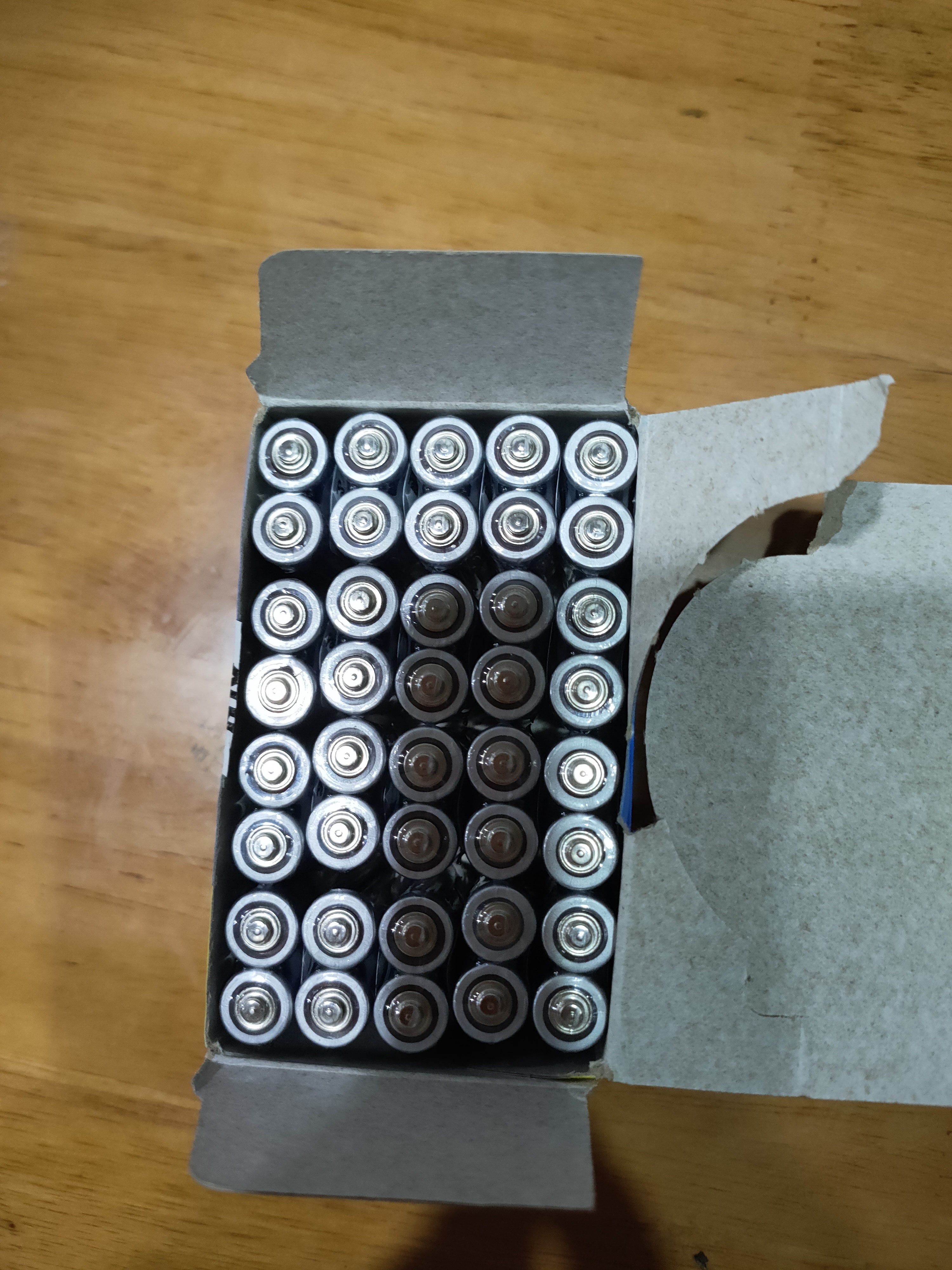 松下（Panasonic）7号电池七号AAA碳性40节盒装适用于低耗电玩具/遥控器/挂钟/计算器等 实拍图