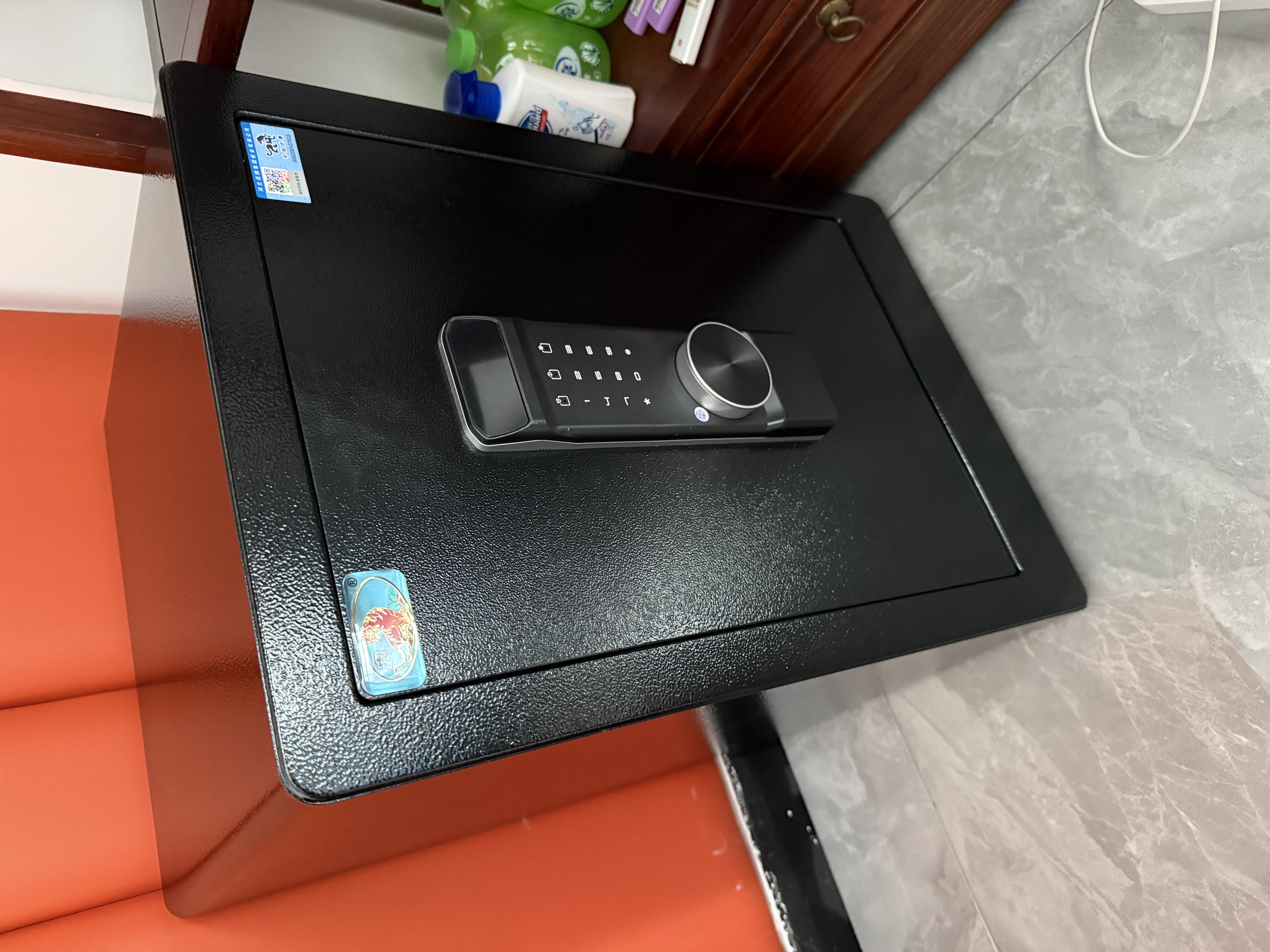 虎牌保险柜家用小型床头保险箱办公财务专用 密码指纹WIFI远程全钢防盗可入墙固定入衣柜保管箱 60cm黑色三层大空间【品牌特惠】 密码款(密码+钥匙) 实拍图