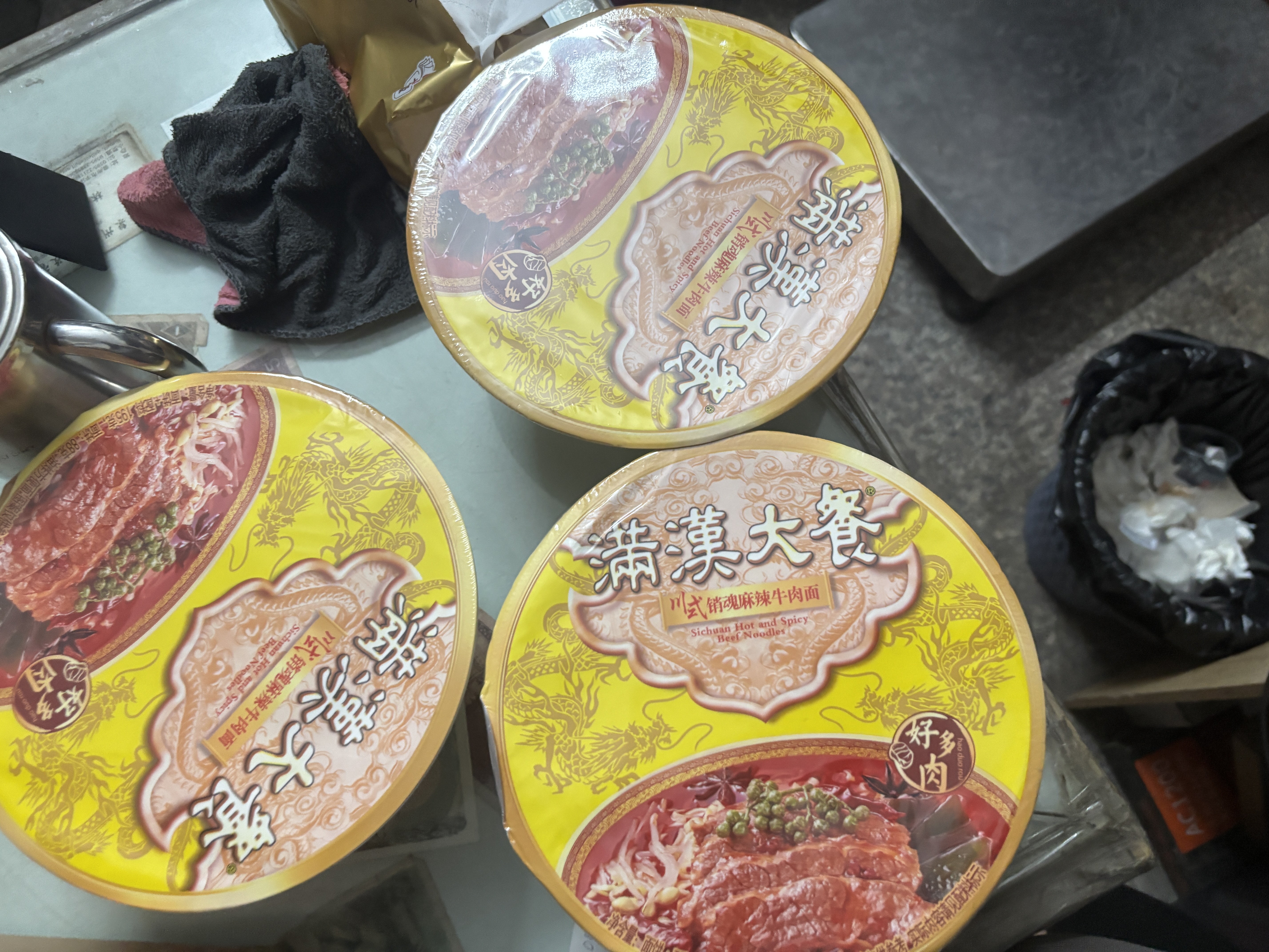 统一满汉大餐 川式销魂麻辣牛肉面 碗面 195g*1碗 方便面速食面泡面  实拍图