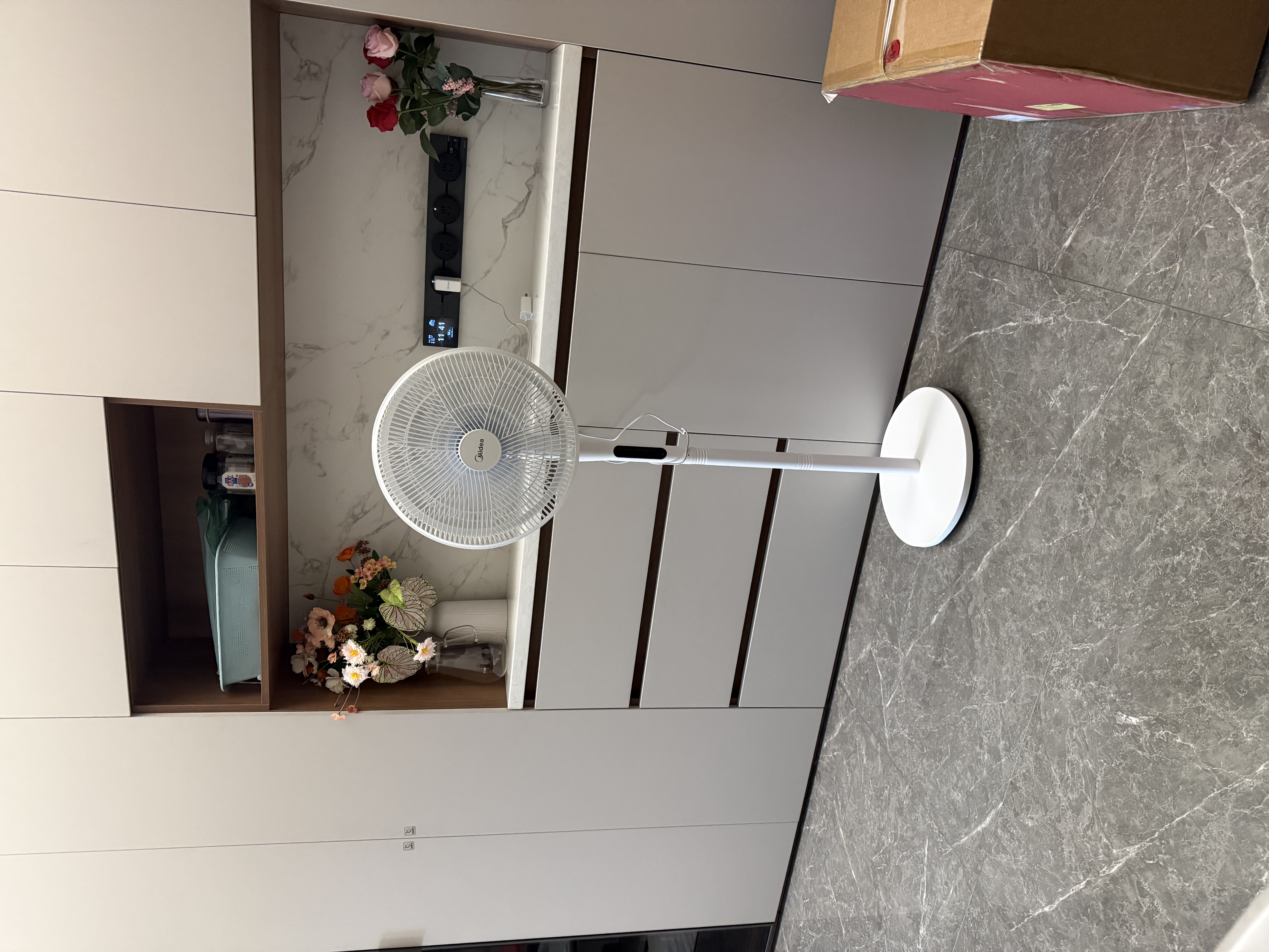 美的（Midea）电风扇落地扇一级能效风扇新款家用摇头落地式风扇循环立式电扇卧室办公室轻音风扇 【40CM网罩 一键拆装】语音（SDJ35MBH） 实拍图