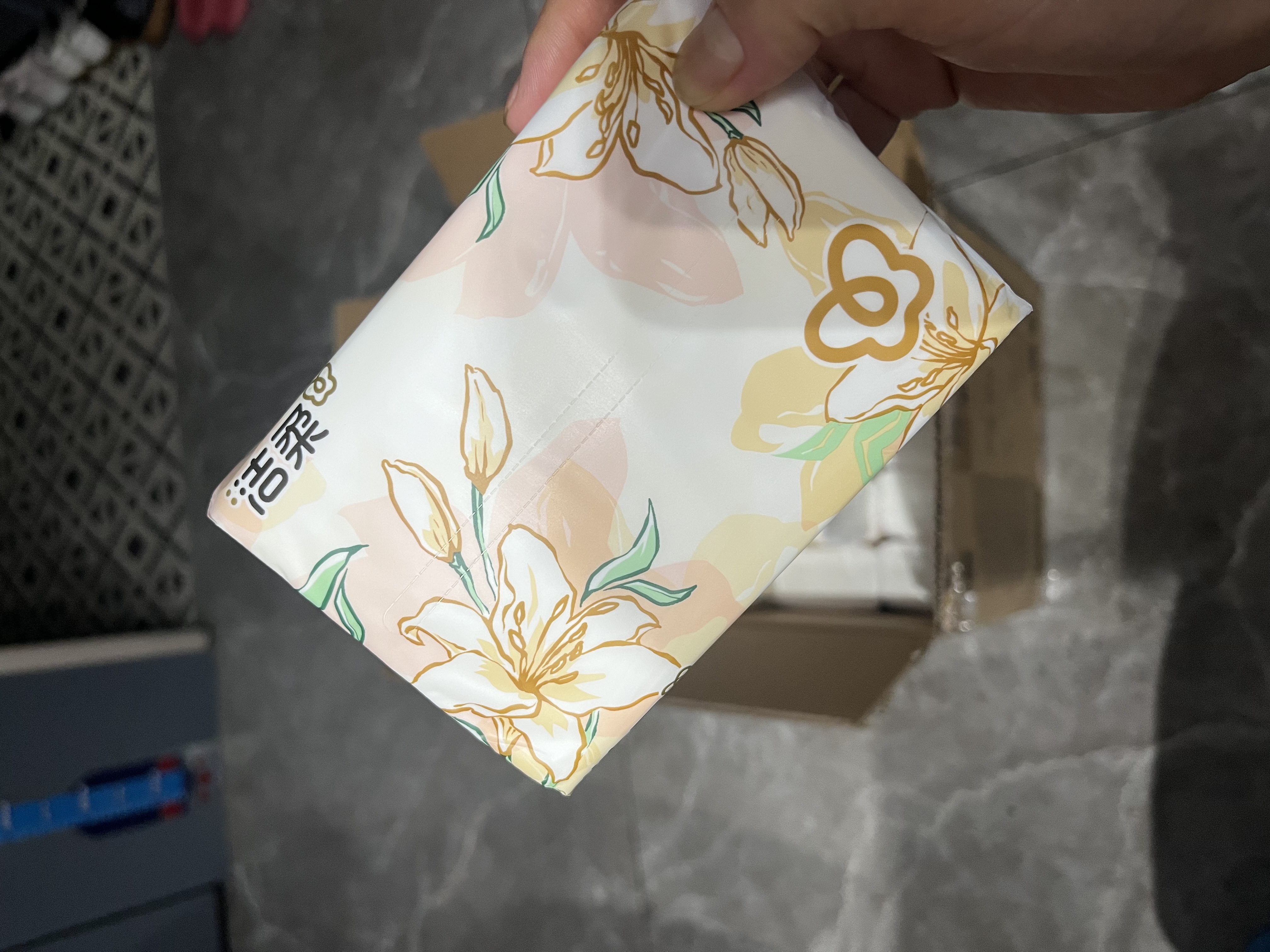 洁柔抽纸 繁花系列3层100抽*40包 可湿水面巾纸 柔韧纸巾卫生纸 整箱 实拍图