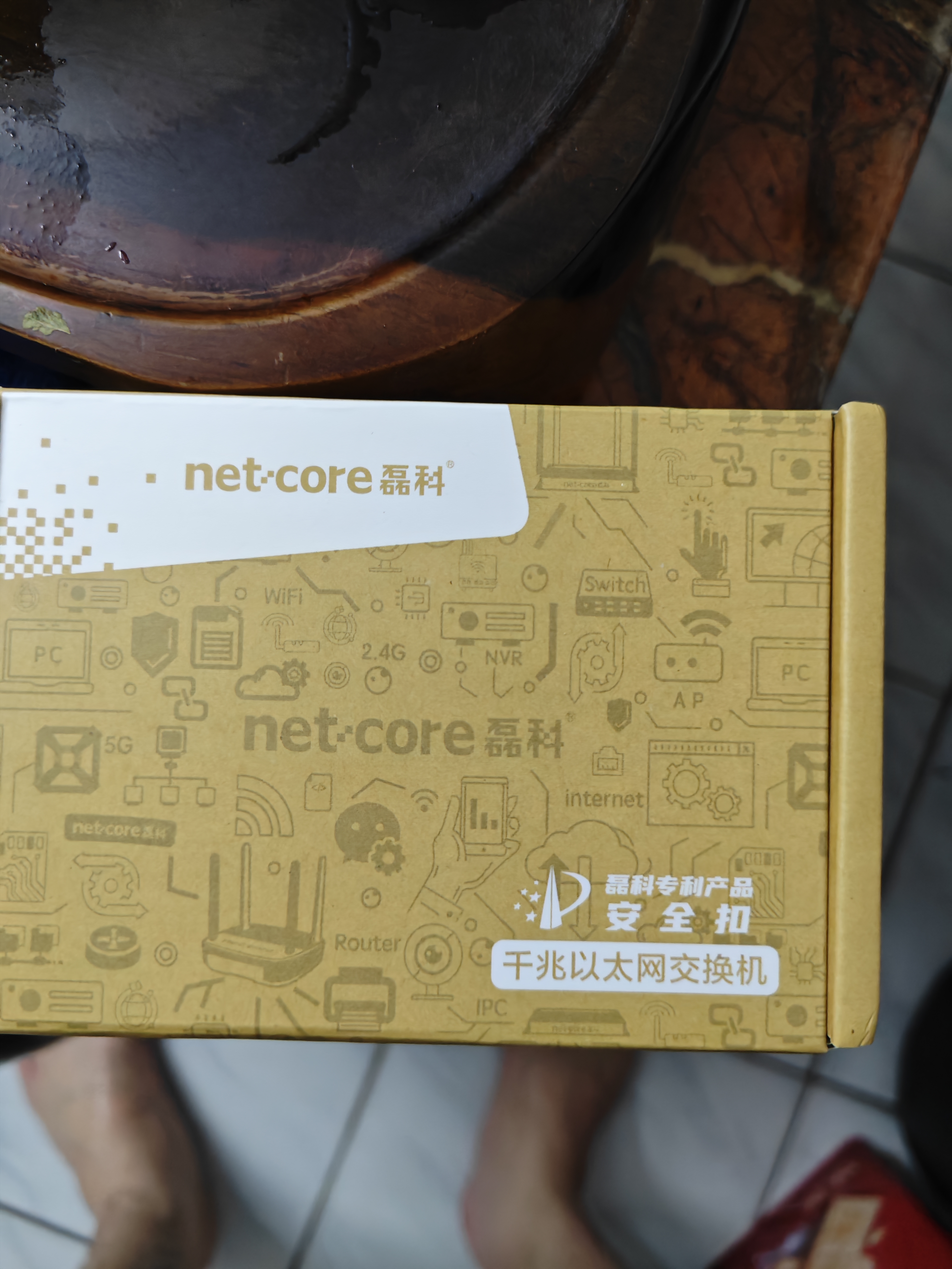 磊科（netcore）S5G 5口千兆交换机 一分四 4口企业级交换器 监控网络家用宿舍以太网安全扣网线分线器 兼容百兆 实拍图