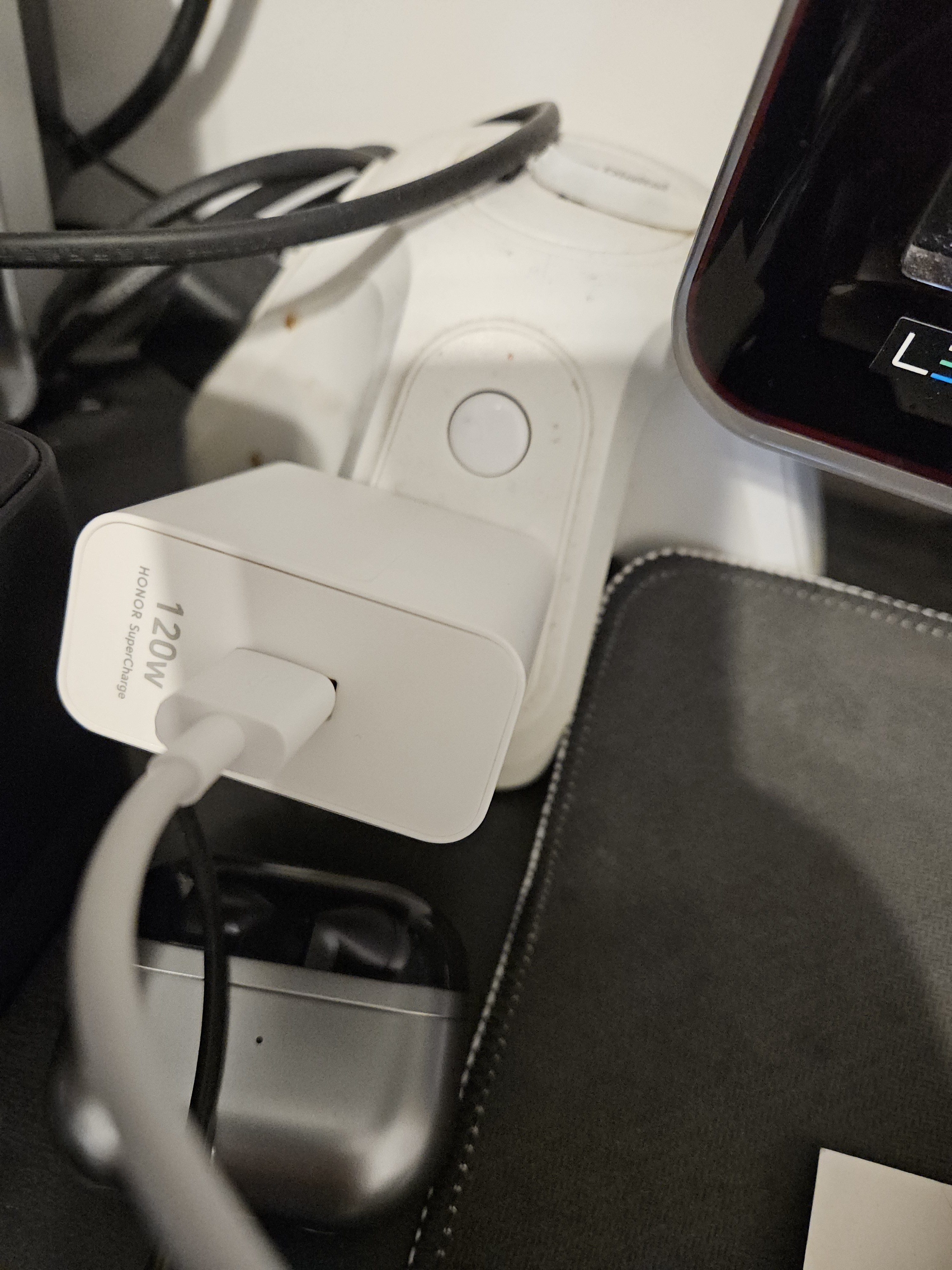 荣耀Magic8 Pro 16+1TB 天青色 第五代骁龙8至尊版 2亿超夜神长焦 双3D解锁 谢霆锋同款 5G AI手机 实拍图