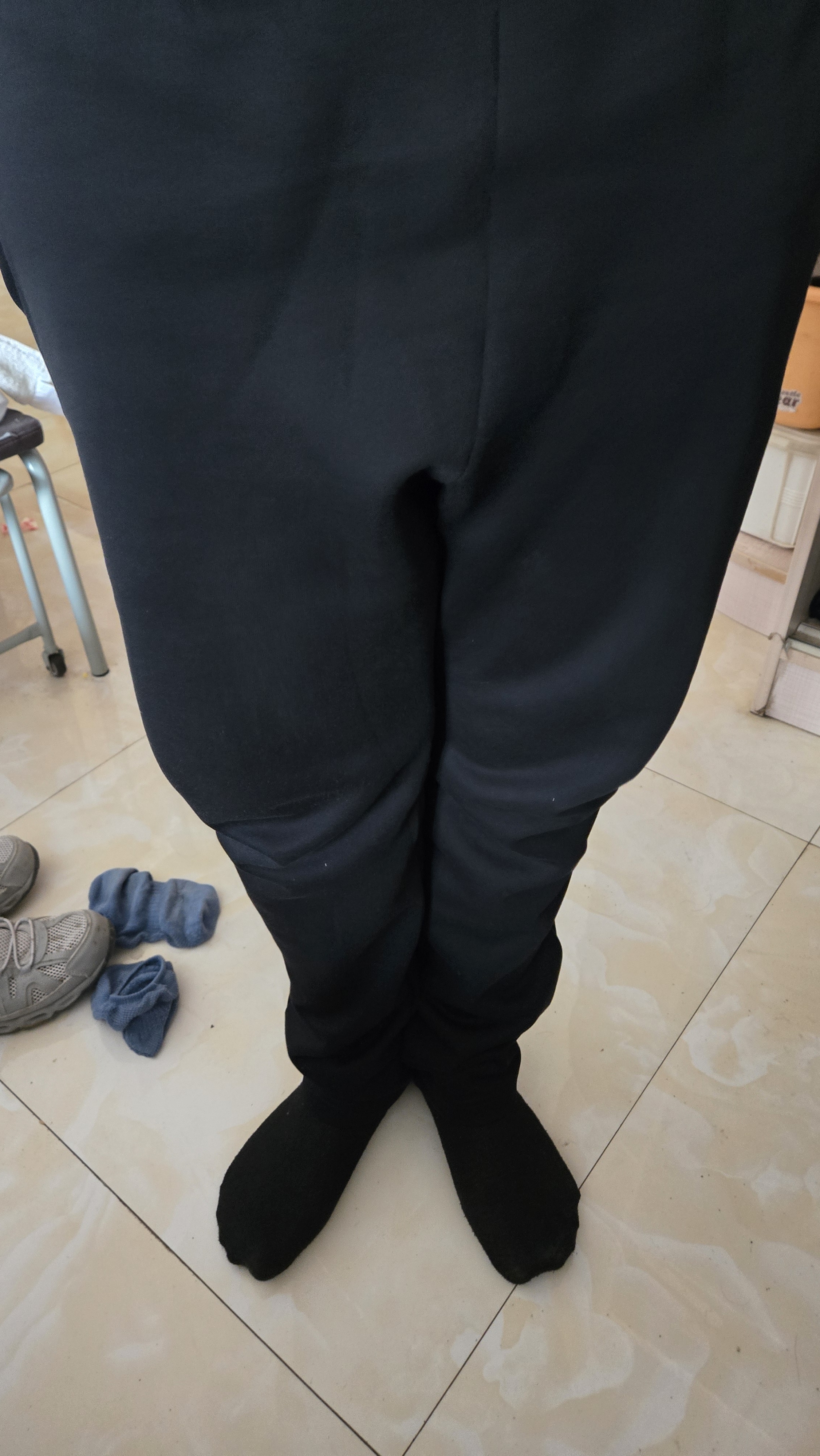 安踏男裤运动裤男士2026秋冬季宽松直筒运动针织速干加绒保暖黑色卫裤 【秋季直筒速干热卖推荐】基础黑-3 XL (身高180)建议125-140斤 实拍图
