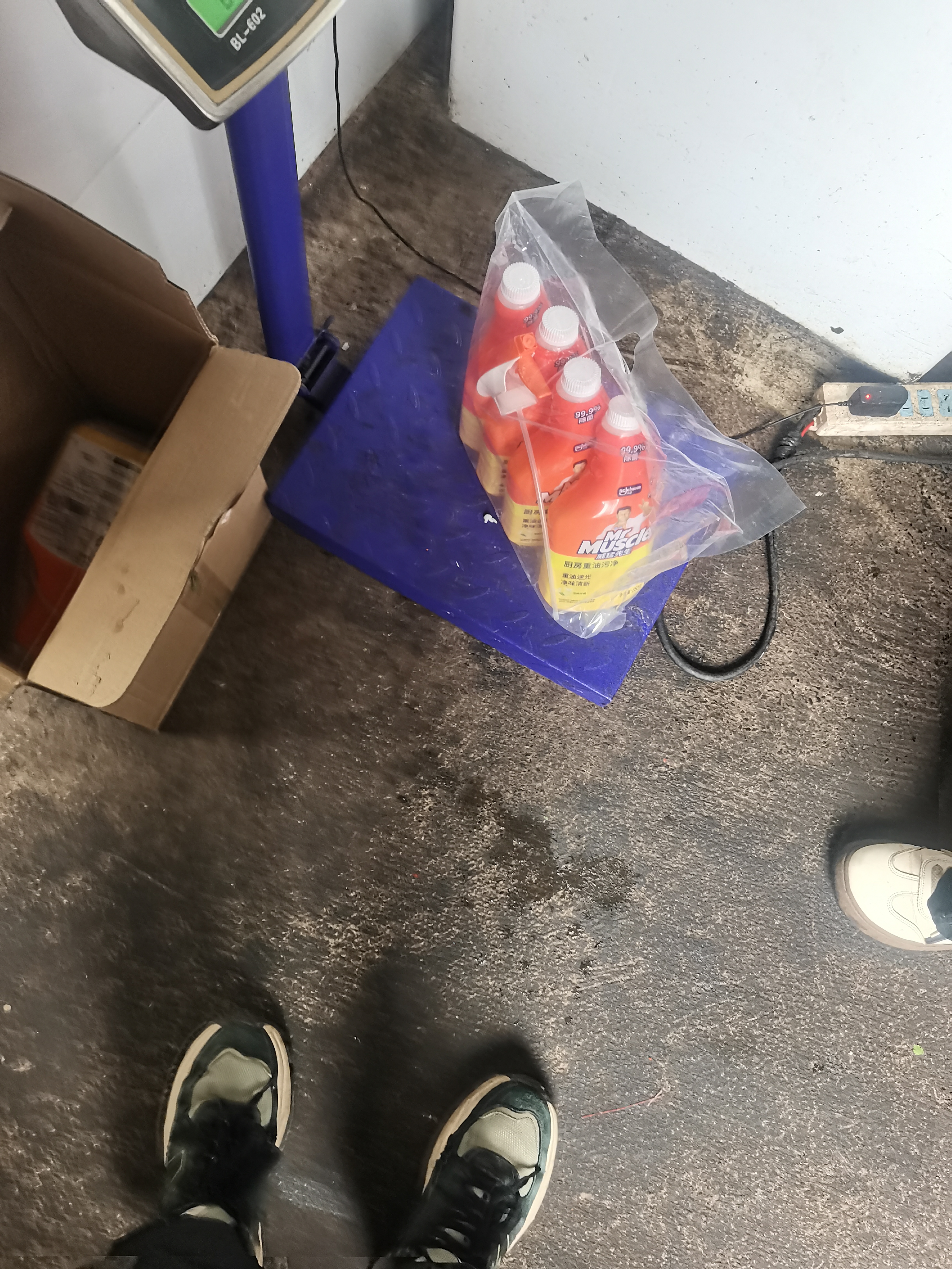 威猛先生（Mr Muscle）油污清洁剂650g+650g*3瓶替换装 厨房重油污净 厨房餐厅油烟净 实拍图
