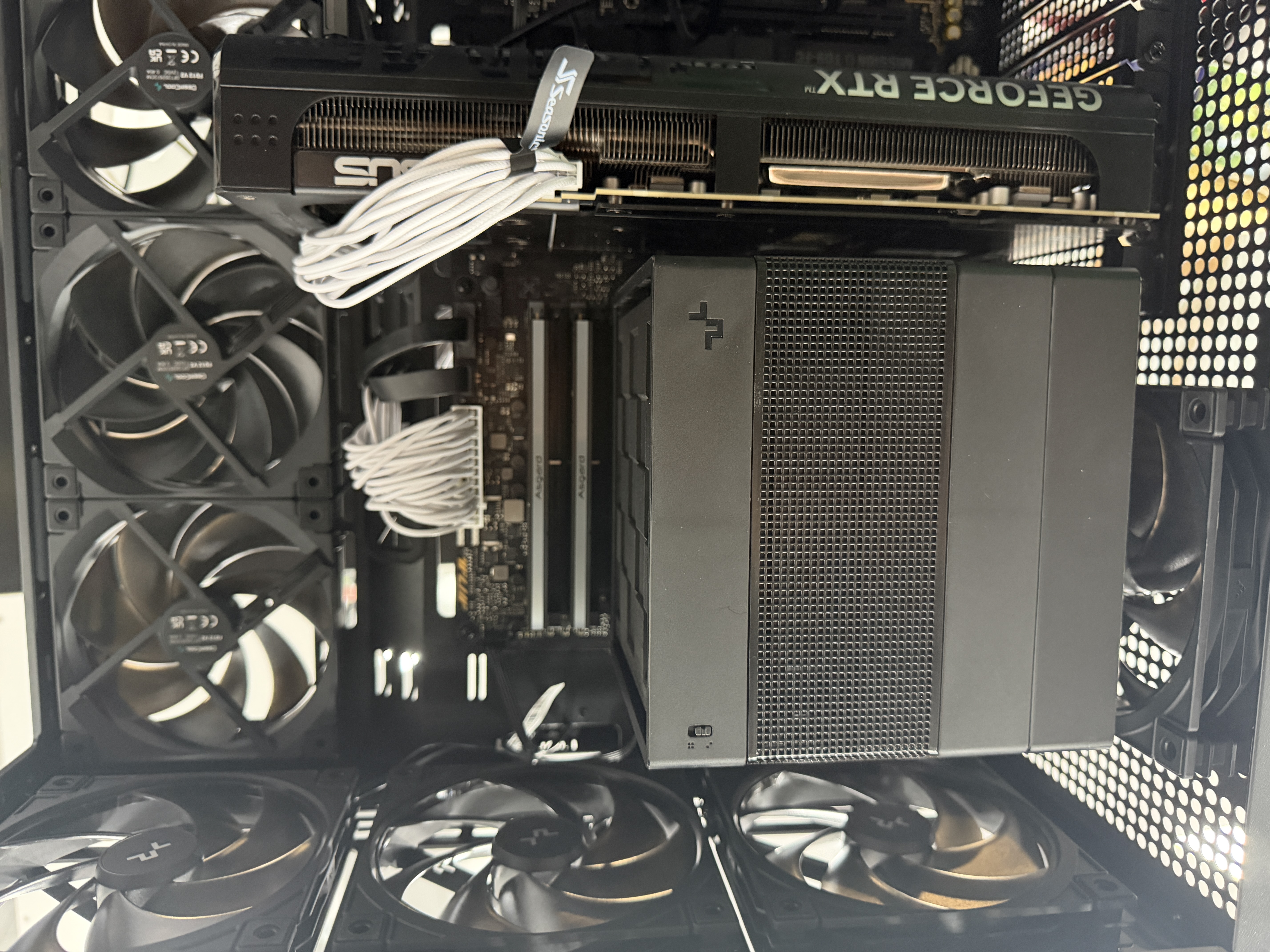 阿斯加特（Asgard）48GB(24GBx2) DDR5 6000 台式机内存条 女武神·瓦尔基里II代 RGB灯条 精选颗粒 CL36 极夜黑 AI 实拍图