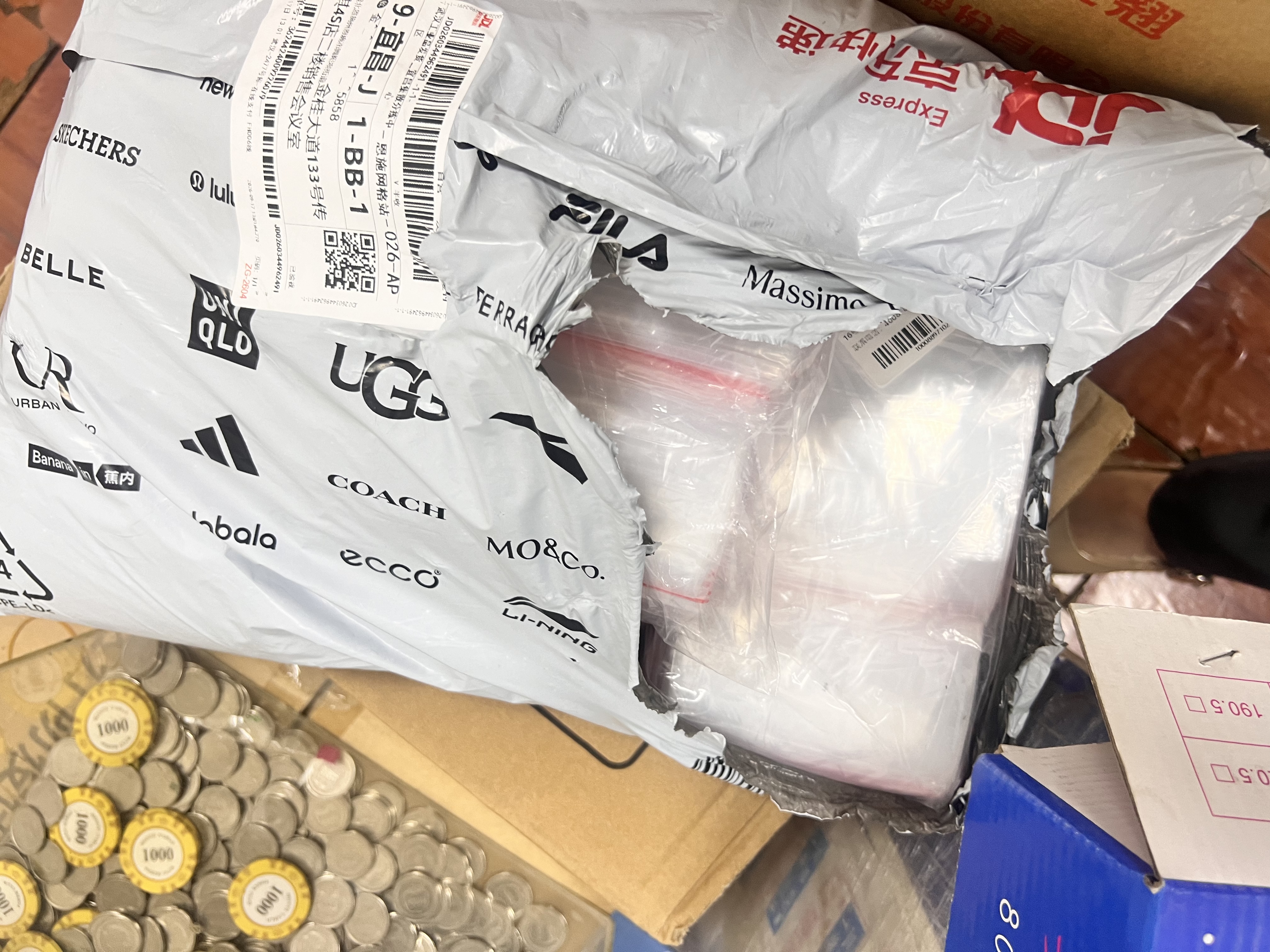 飞利浦（PHILIPS）碳性燃气灶电池 大号1号电池12粒适用热水器/煤气灶/手电筒/收音机/电子琴一号电池 R20 实拍图