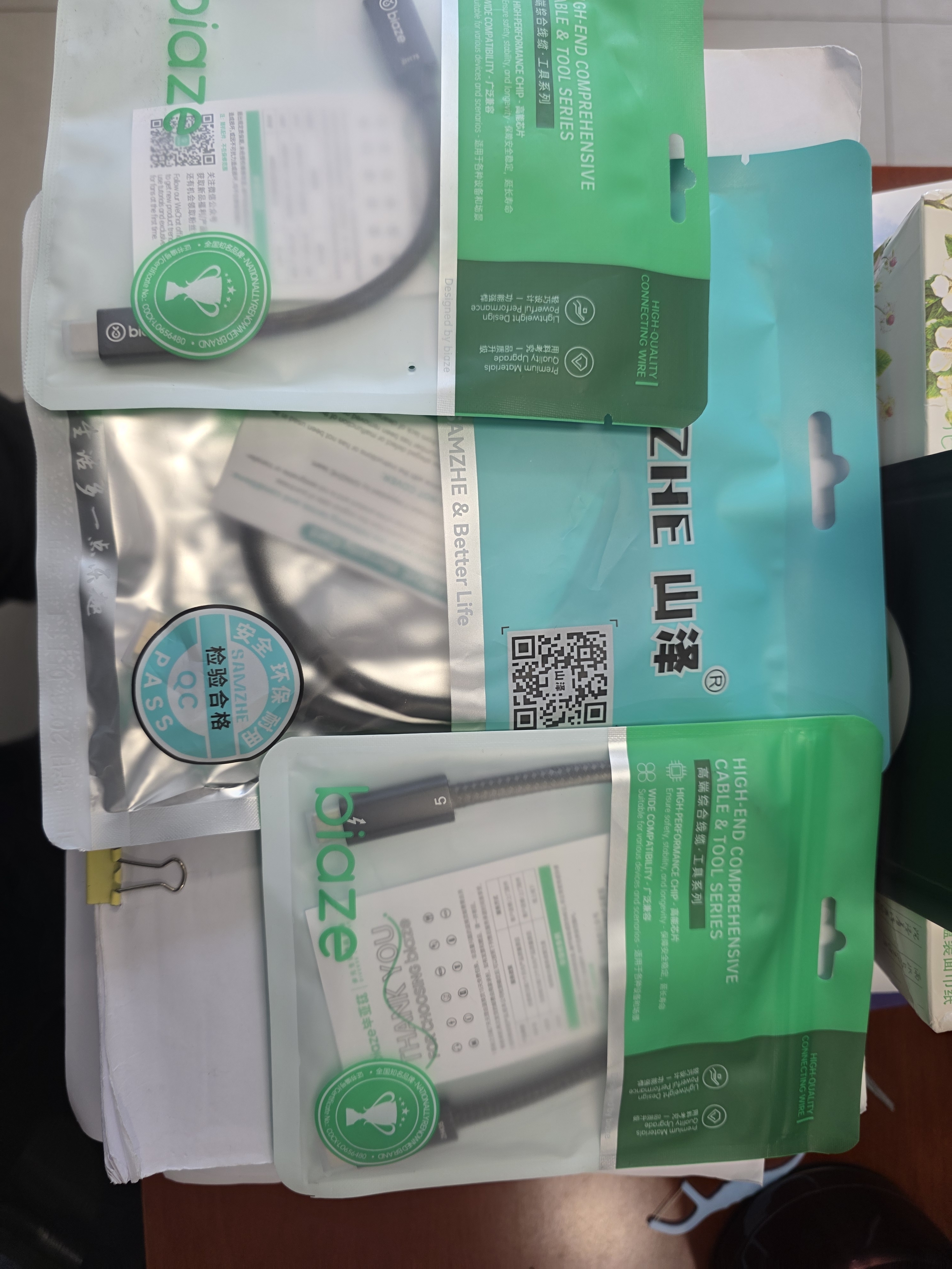毕亚兹雷电5数据线120Gbps全功能type-c视频 16K高清PD240W快充苹果17笔记本显卡扩展坞USB-C一线通0.2m 实拍图