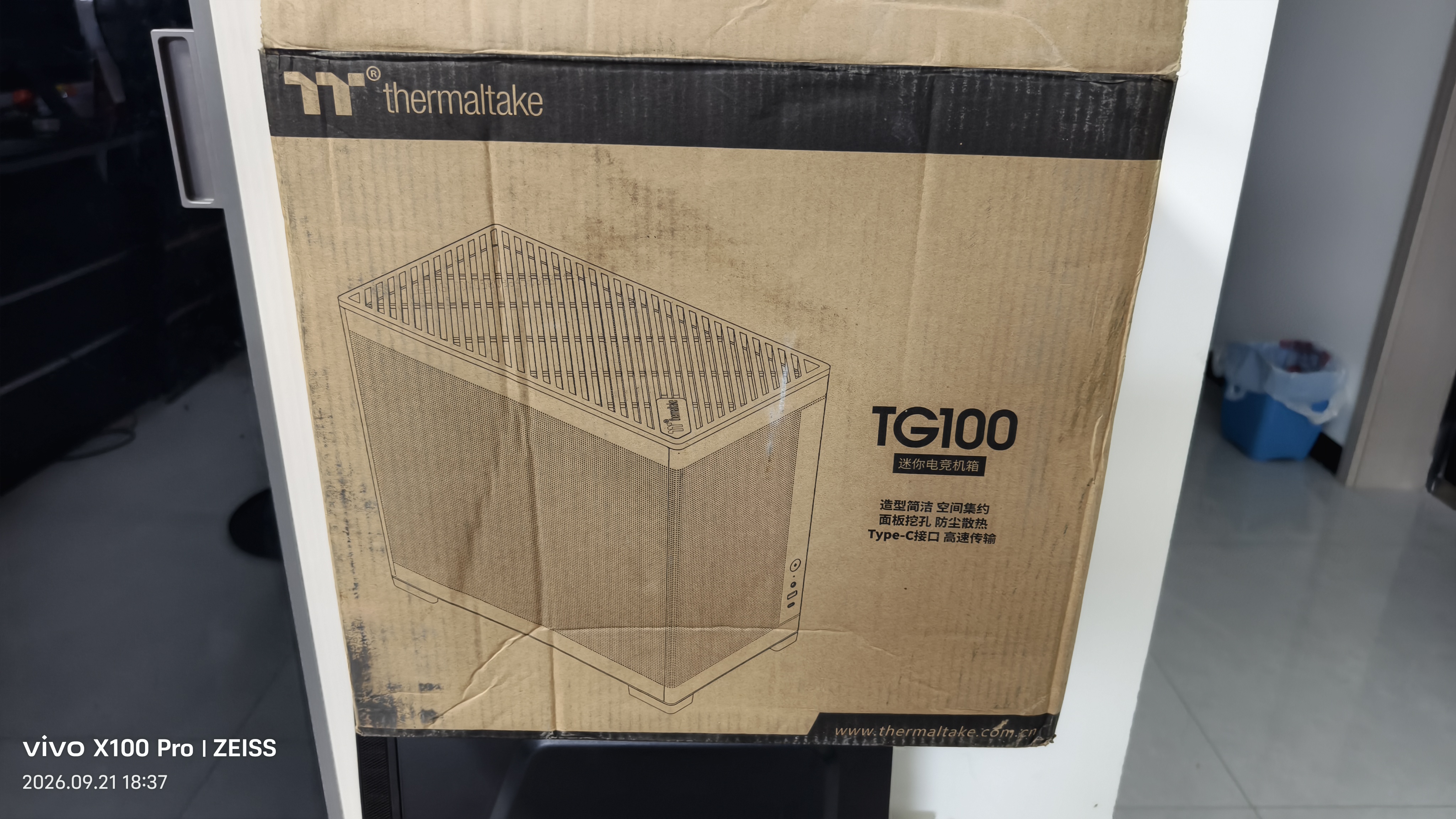 Thermaltake（Tt）TG100 机箱电脑主机 黑色（Type-C接口/桌面迷你/支持240水冷/MATX主板） 实拍图