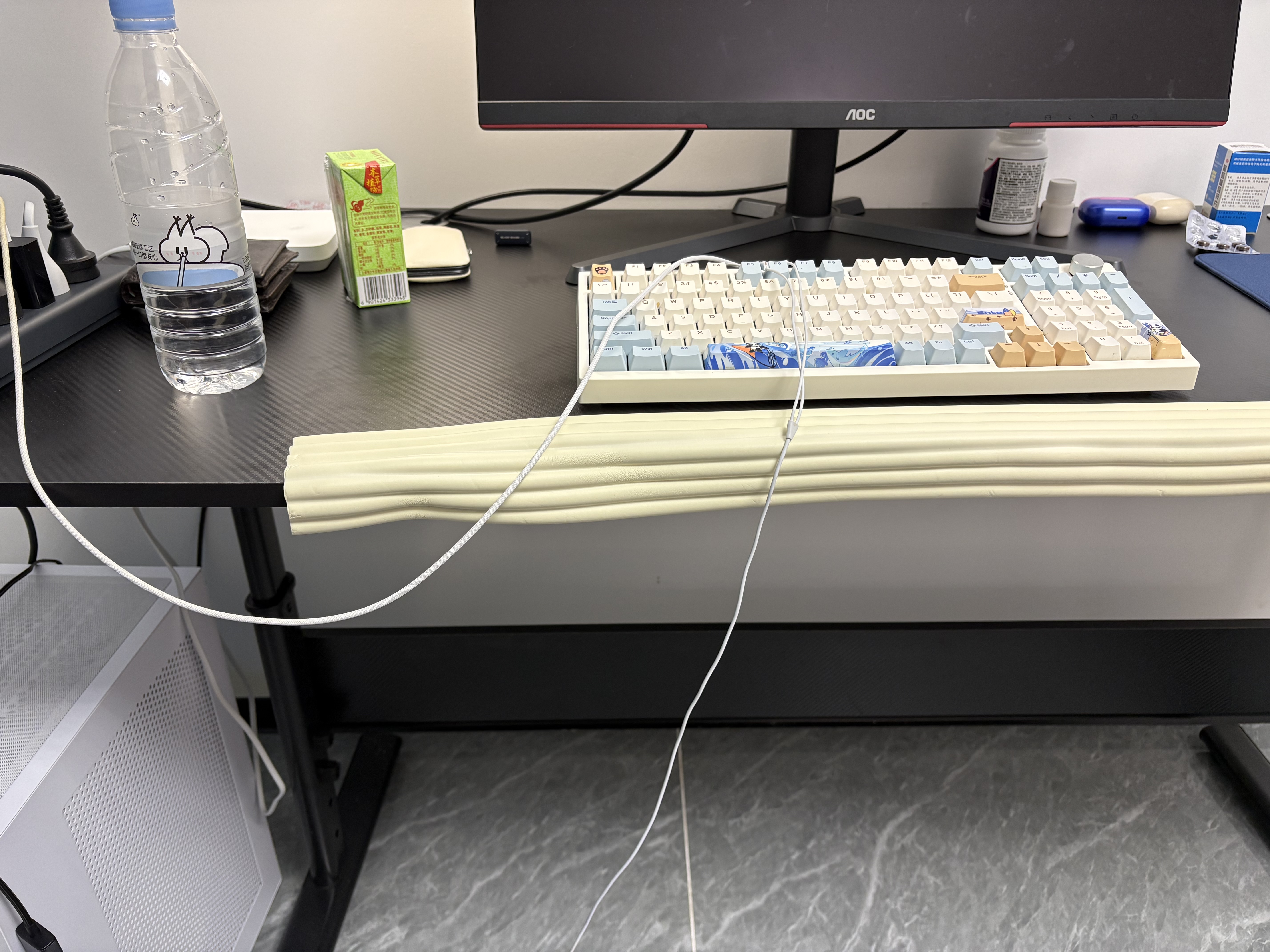 锦汐升降电脑桌台式电竞桌家用桌椅套装组合办公桌子站立式游戏工作台 【碳纤维纹理】升降电竞桌140CM 实拍图