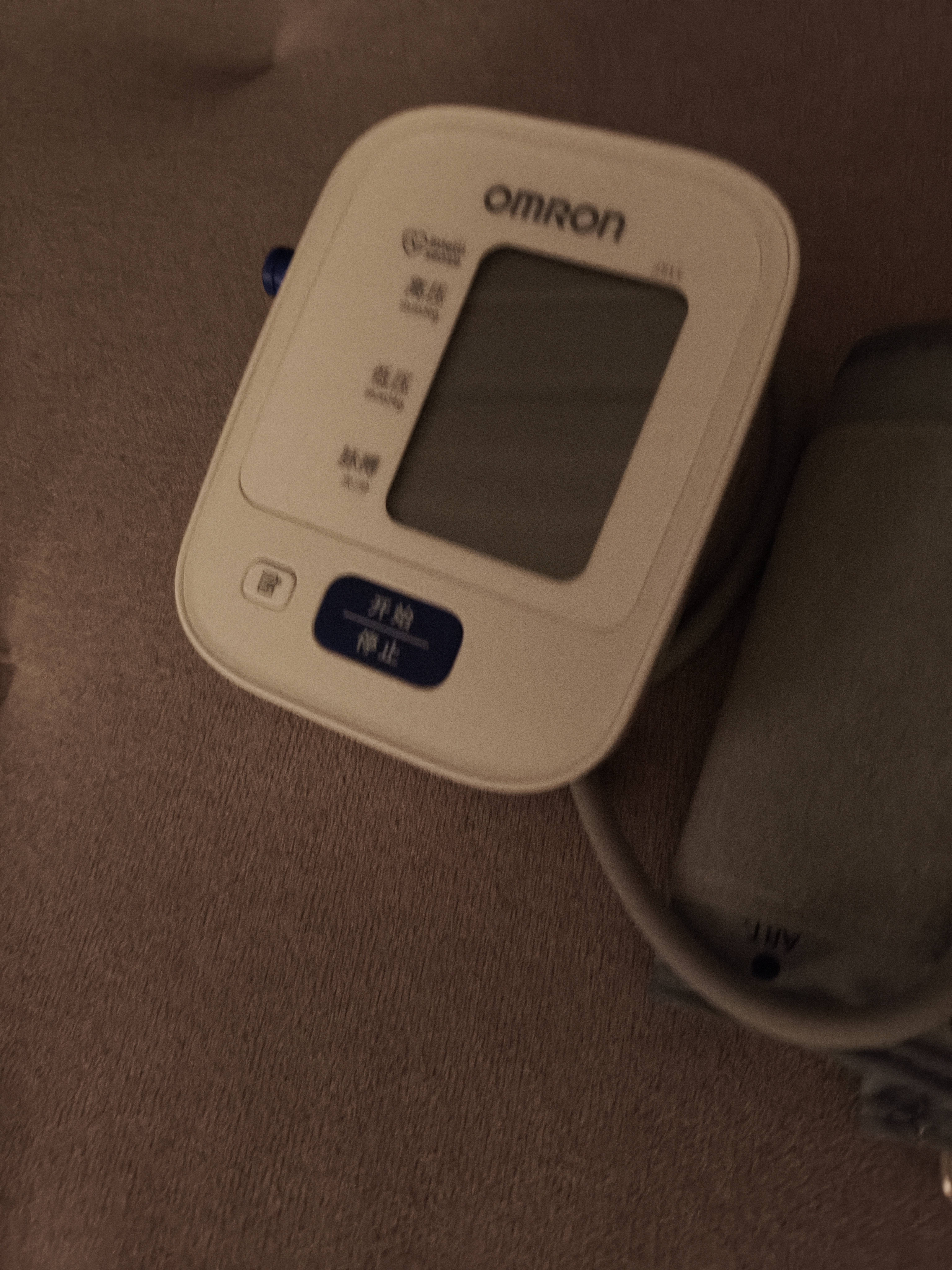 欧姆龙（OMRON）上臂式电子血压计血压测量仪家用老人医用高精准J711原装进口中秋 实拍图