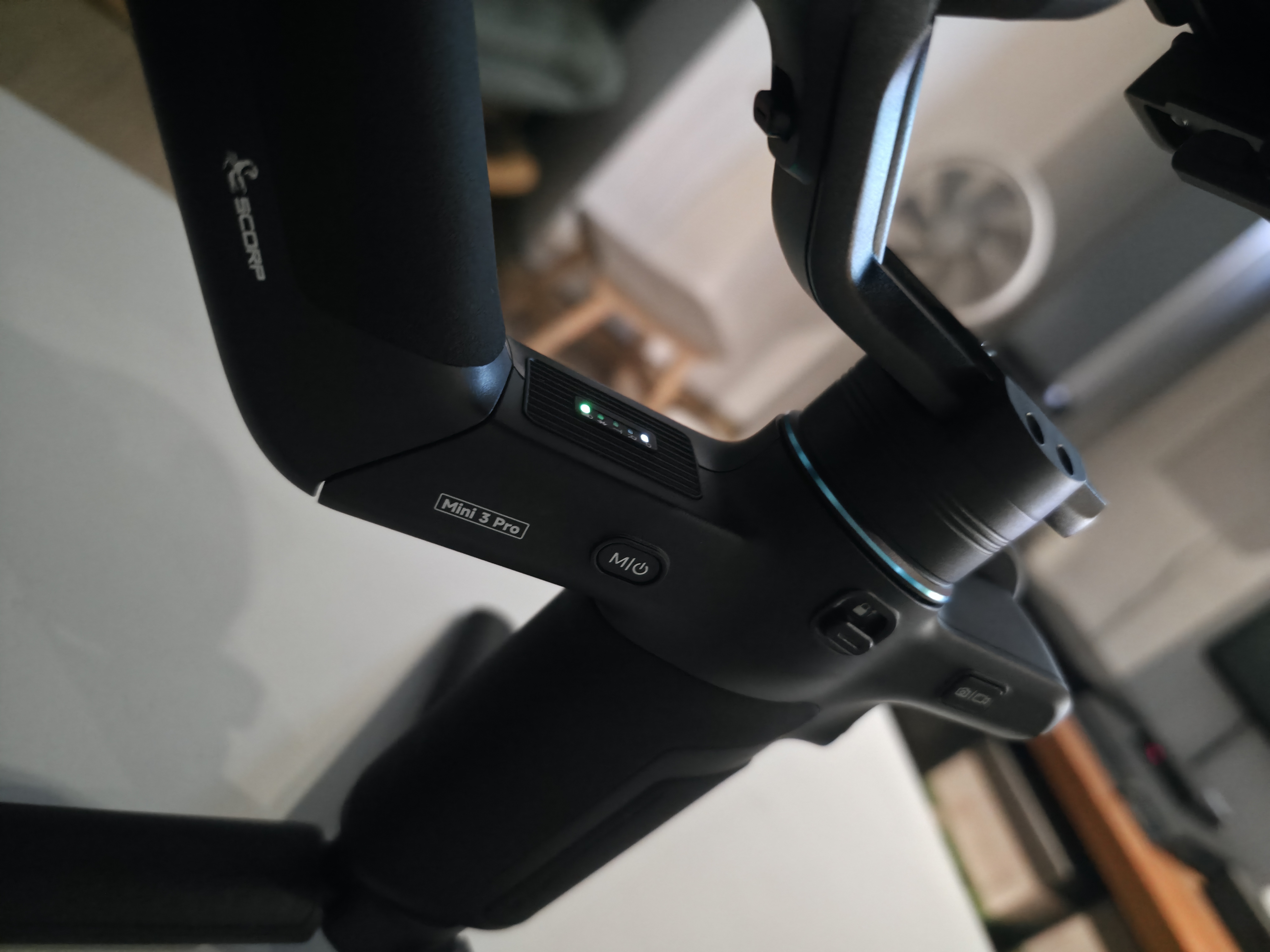 FeiyuTech飞宇蝎子Mini3PRO三轴智能防抖 手持云台 微单单反手机稳定器手柄可拆卸可遥控 实拍图