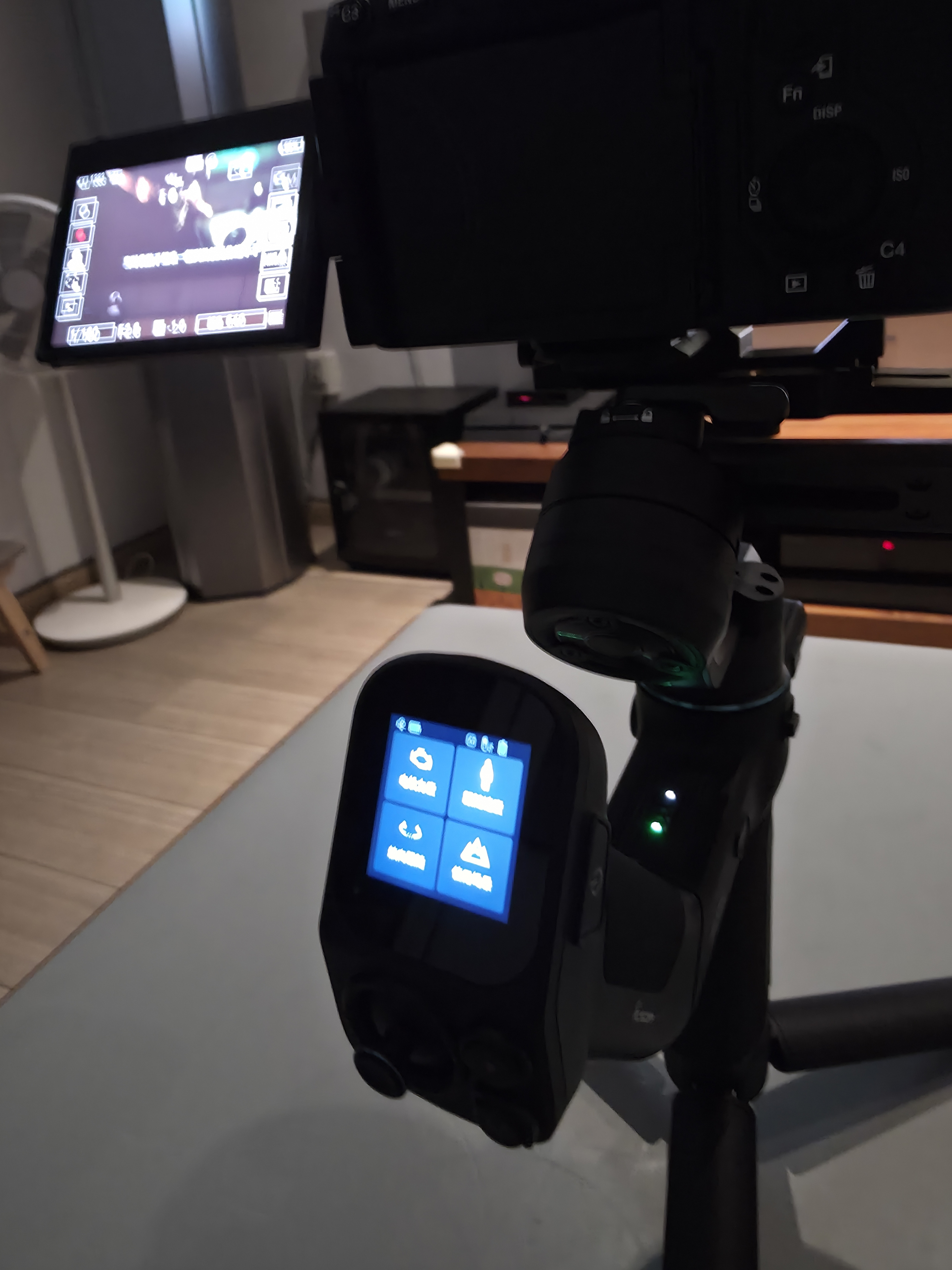 FeiyuTech飞宇蝎子Mini3PRO三轴智能防抖 手持云台 微单单反手机稳定器手柄可拆卸可遥控 实拍图