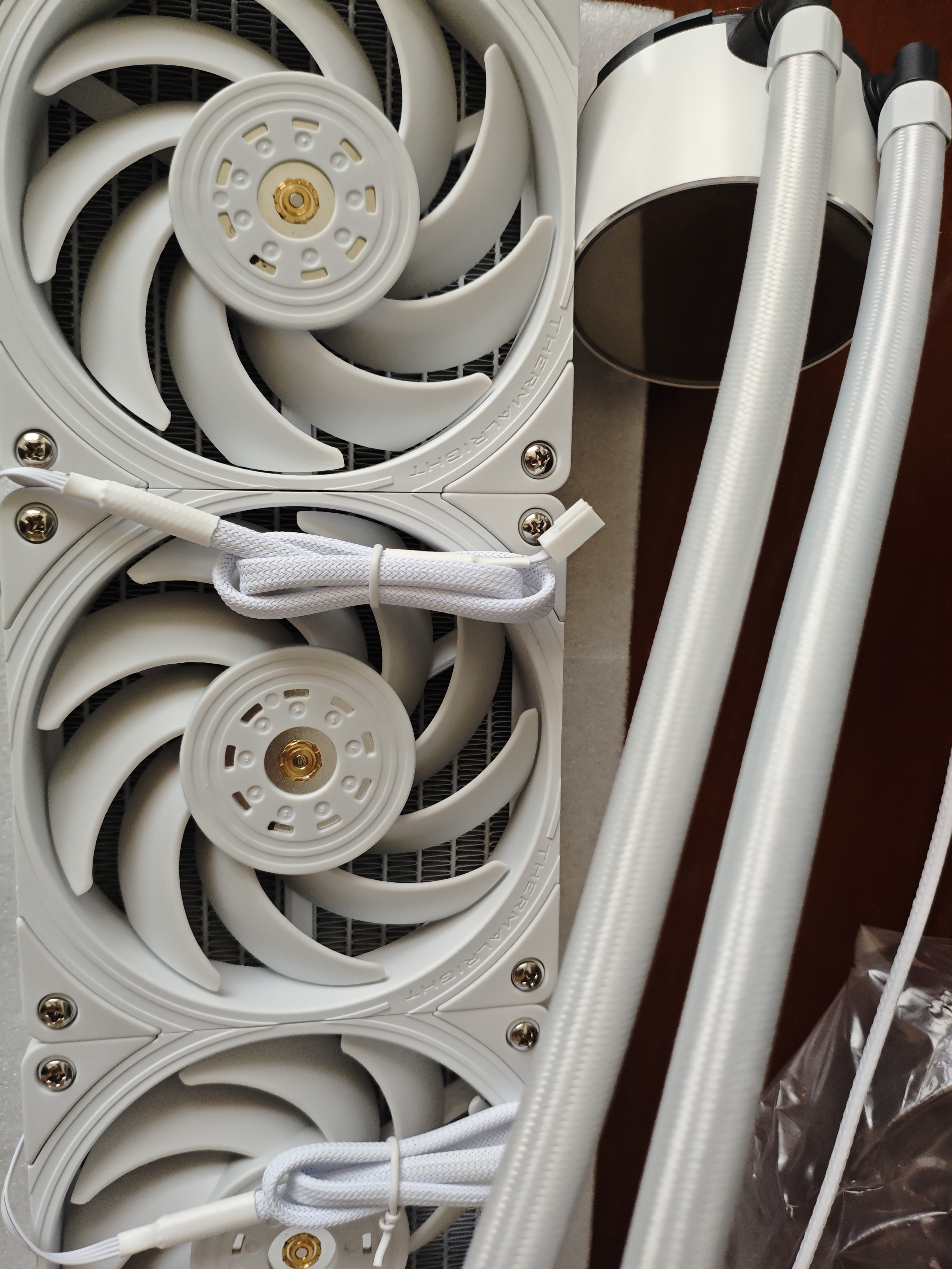 利民（thermalright）Frozen Magic 360 Scenic V2 冰封远景一体式水冷散热器 B12W风扇ARGB冷头 FM360S V2 实拍图