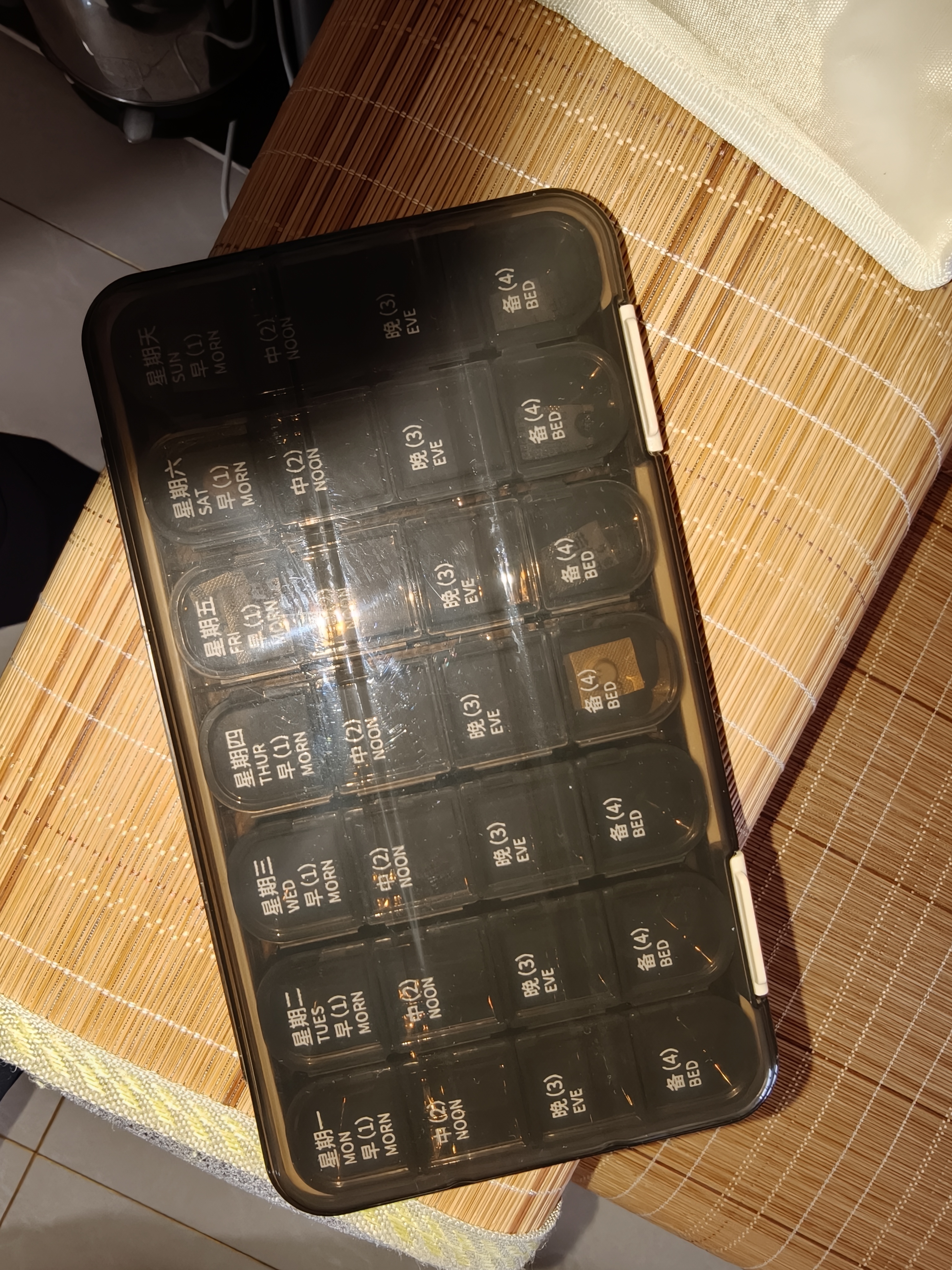 维简大格分装药盒便携式一周旅行随身药品收纳盒密封防潮多功能28分格 实拍图