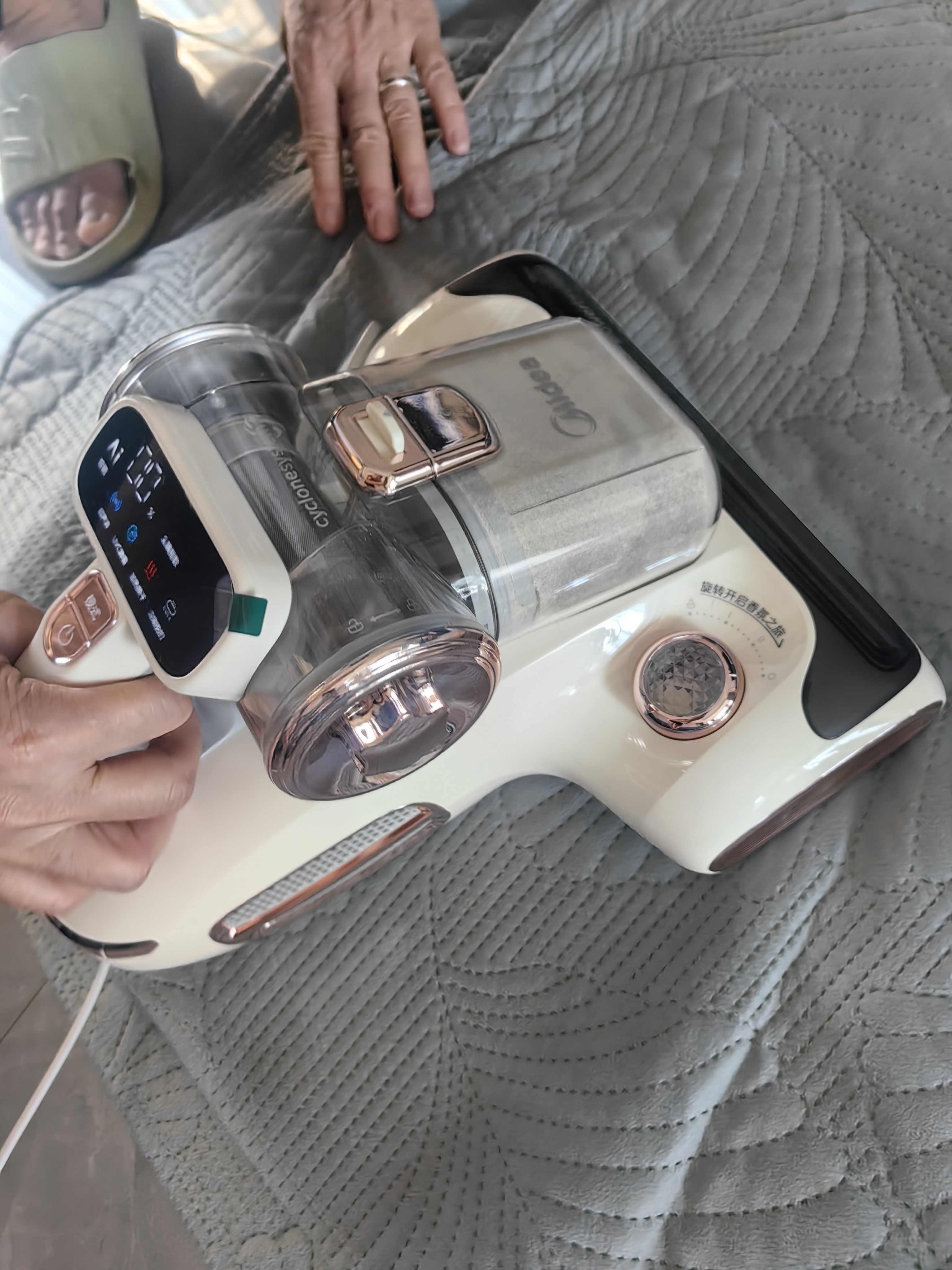 美的（Midea）除螨仪BC7【热销TOP  宠物吸毛】香氛双杯床上高温杀菌除螨床宝床上吸尘器家用手持吸尘除螨一体机 实拍图