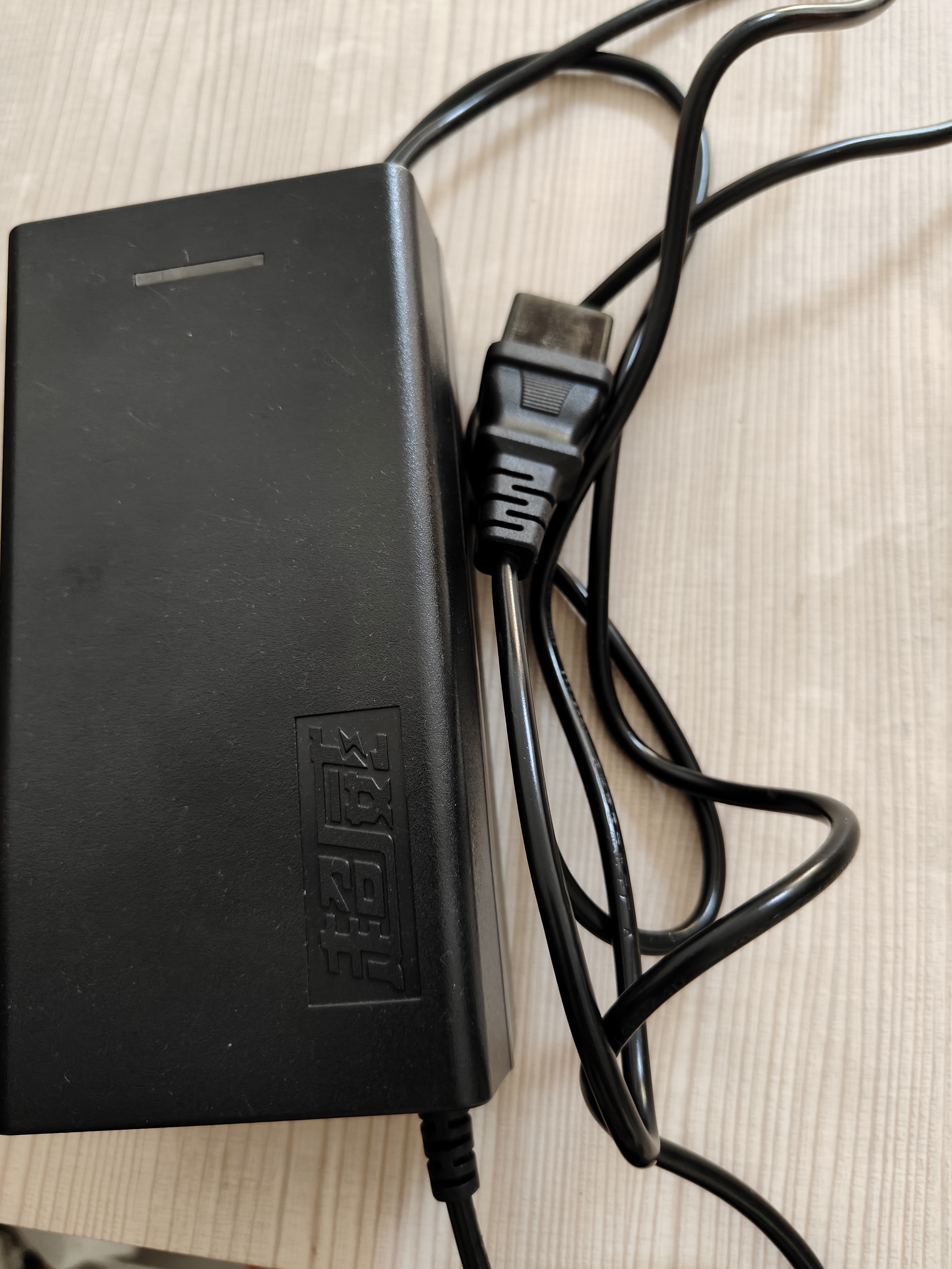 超威（CHILWEE）超威(CHILWEE)60V3A国标头铅酸电动车充电器雅迪爱玛台铃充电器青春版 实拍图