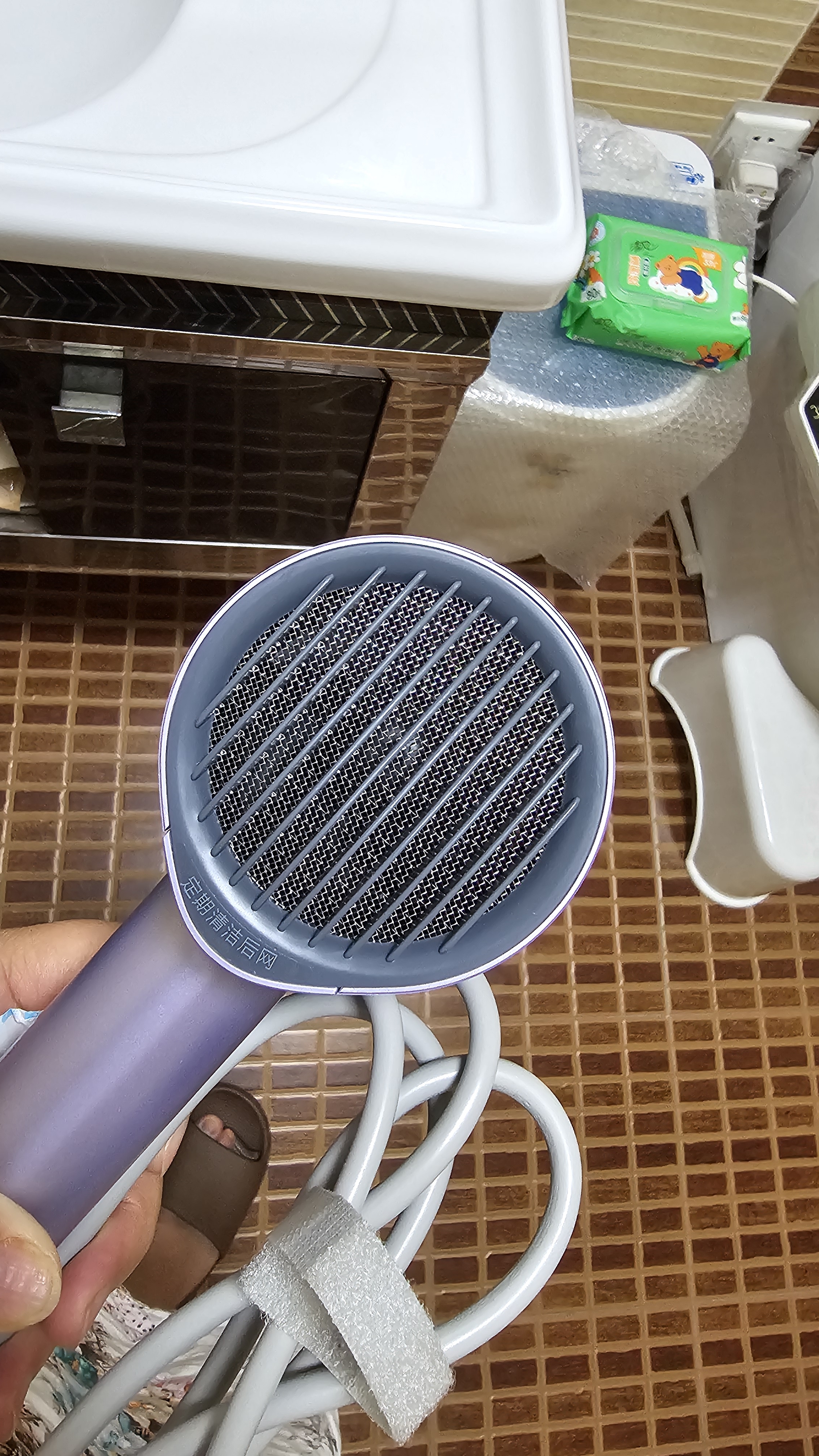 美的（Midea）10亿等离子护发电吹风 大功率快干不伤发吹风机 家用负离子吹风筒FD205紫 节日礼物 实拍图