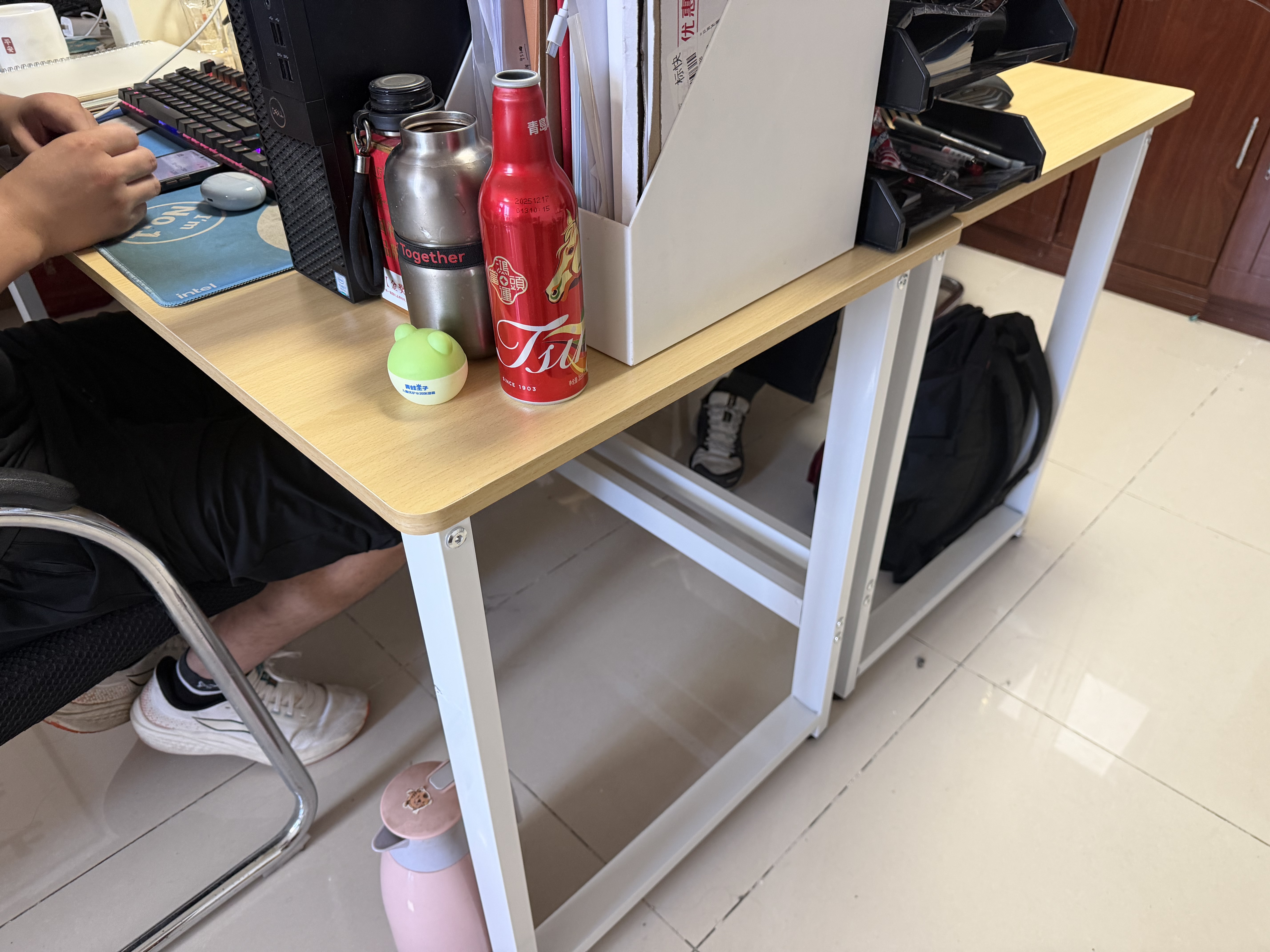 馨美凯电脑桌台式家用简易书桌办公桌简约现代工作台租房卧室学习写字桌 【单桌1.6cm厚桌面】白架+原木色 长120cm*宽60cm*高74cm 实拍图