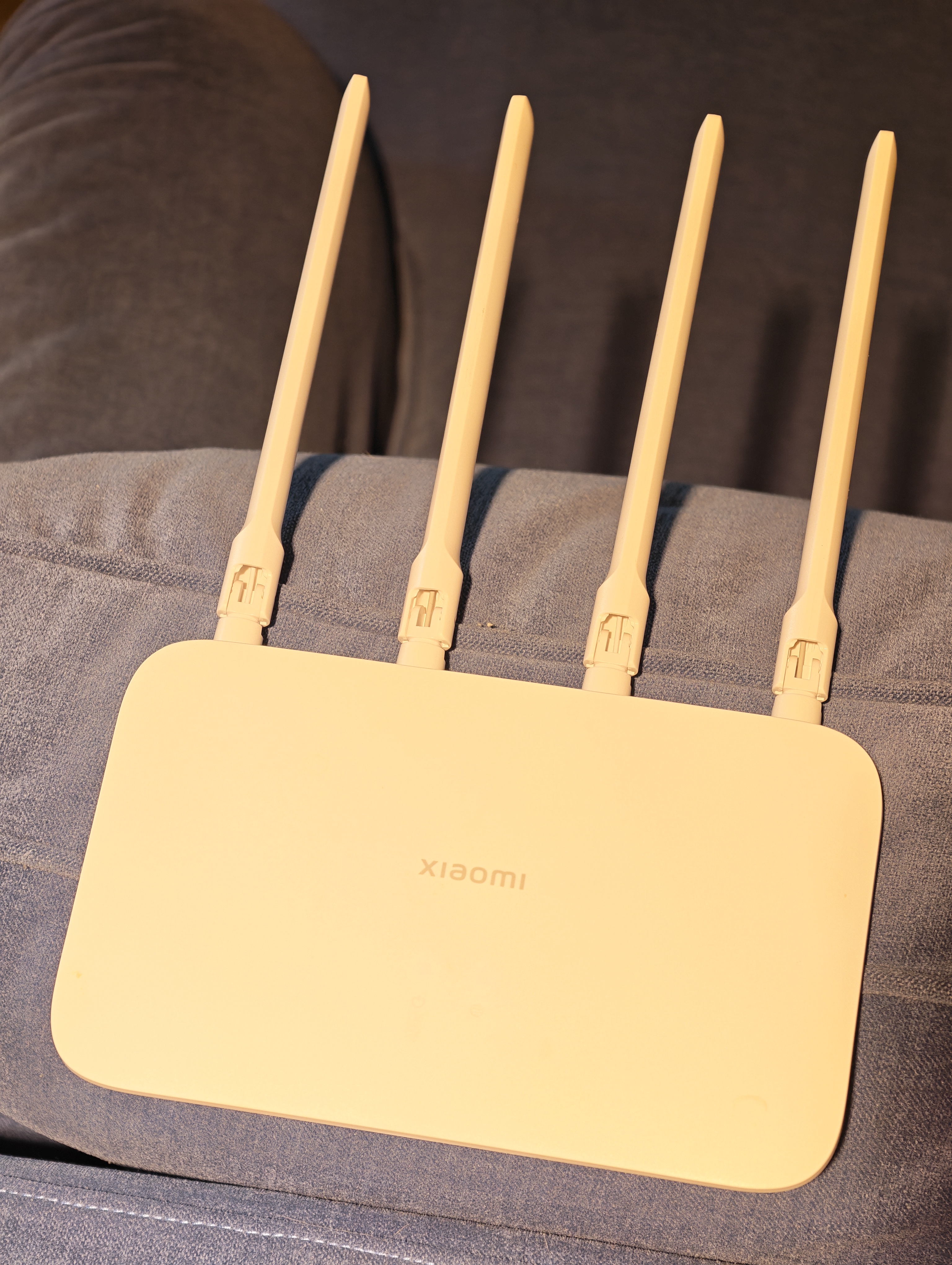 【95成新】小米（MI）路由器4A千兆版 双核CPU 双千兆 1200M双频无线速率 5G家用智能路由器 四天线穿墙 双频合一   实拍图