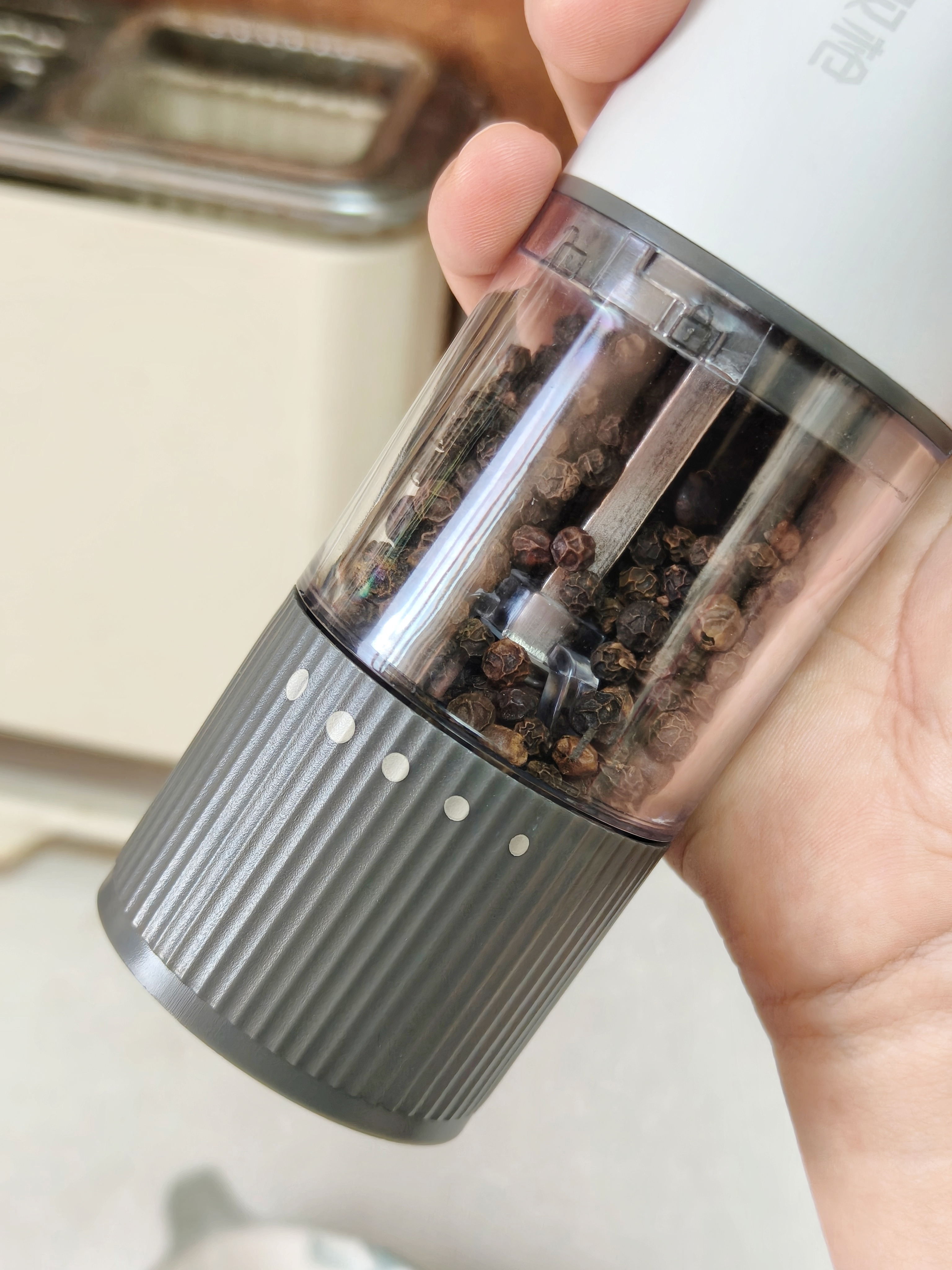 双枪（Suncha）电动胡椒研磨器【1s出粉】家用黑胡椒海盐自动磨粉机研磨瓶 浅灰 实拍图
