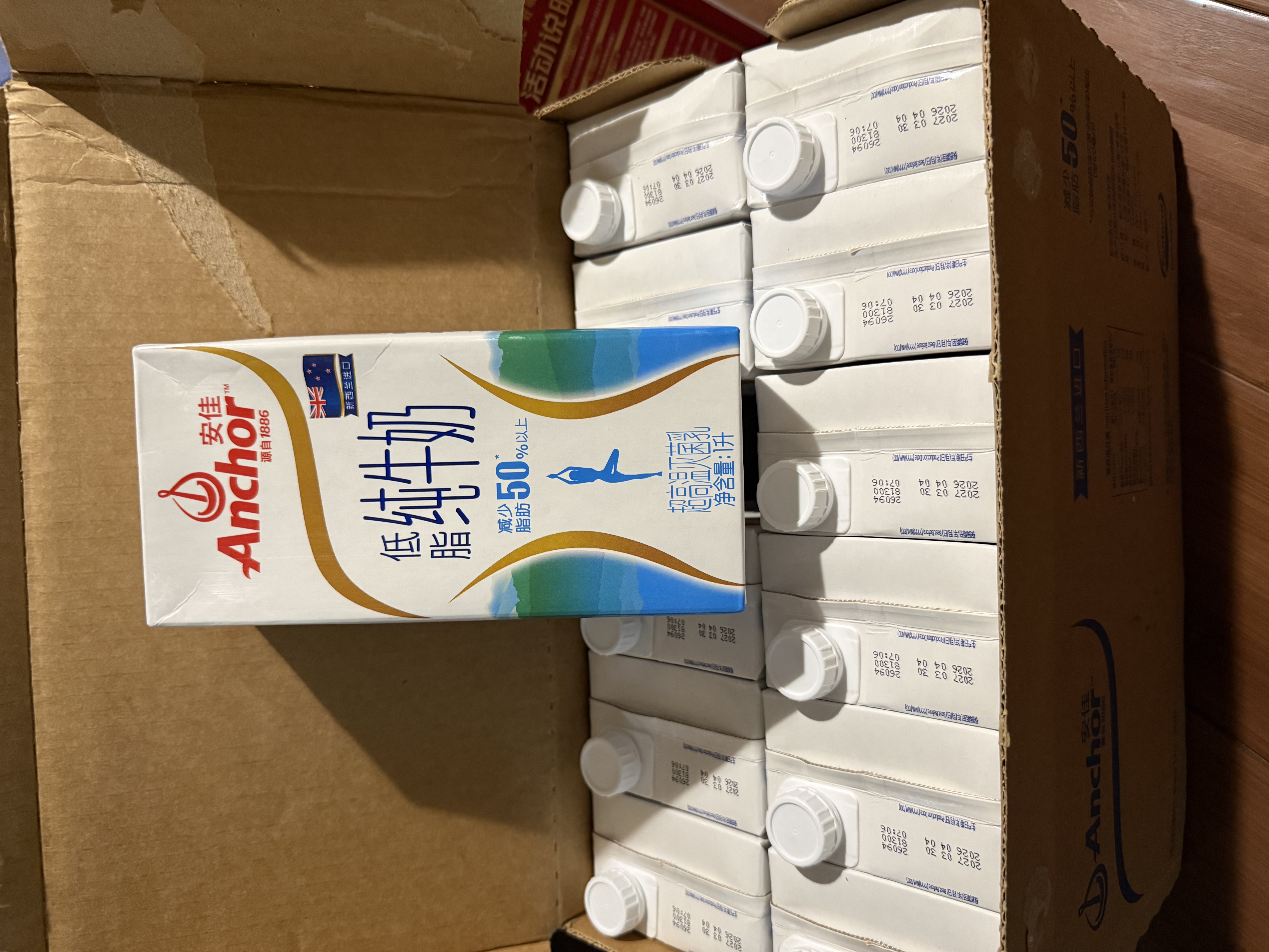安佳（Anchor）低脂牛奶高钙纯牛奶新西兰原装进口草饲1L*12盒 减少50%脂肪  实拍图