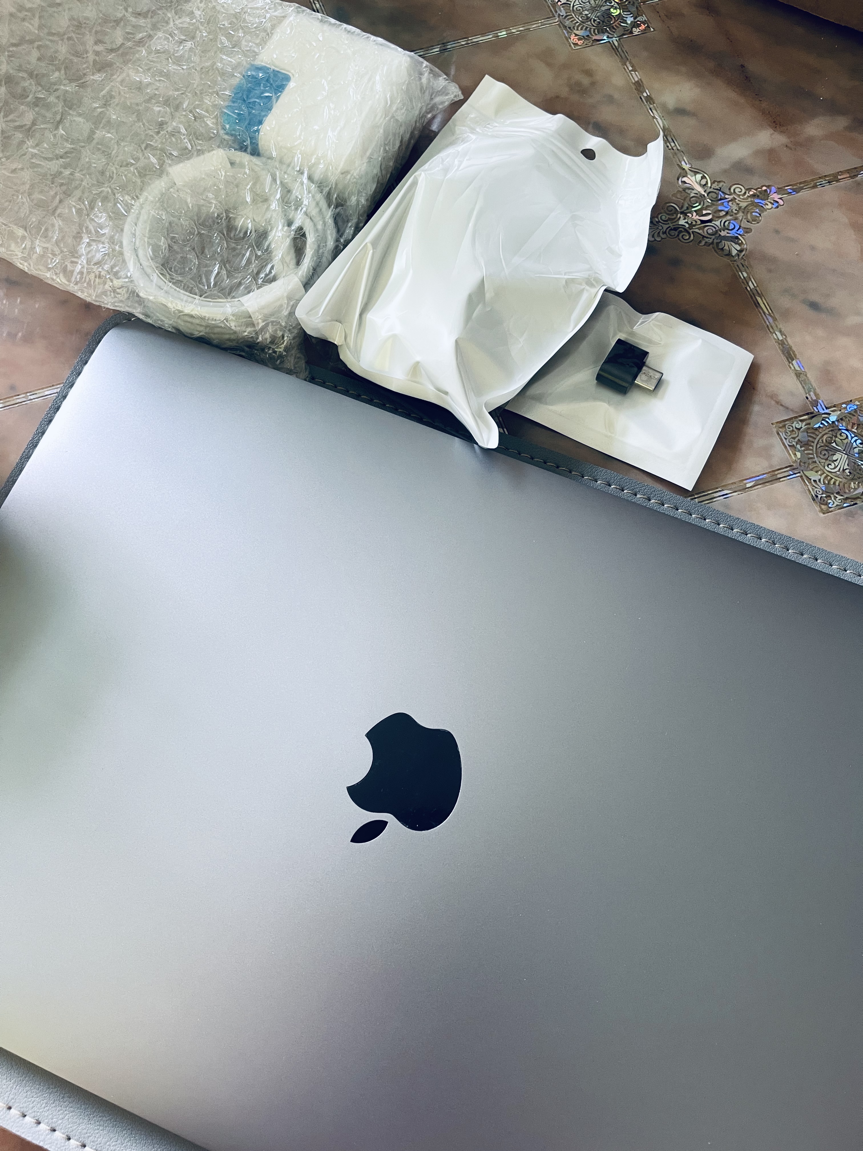苹果（Apple） MacBook Pro/Air 二手苹果笔记本电脑 商务 办公 游戏 设计 剪辑 99新20款M1-D92灰DC2银16G/512G 实拍图