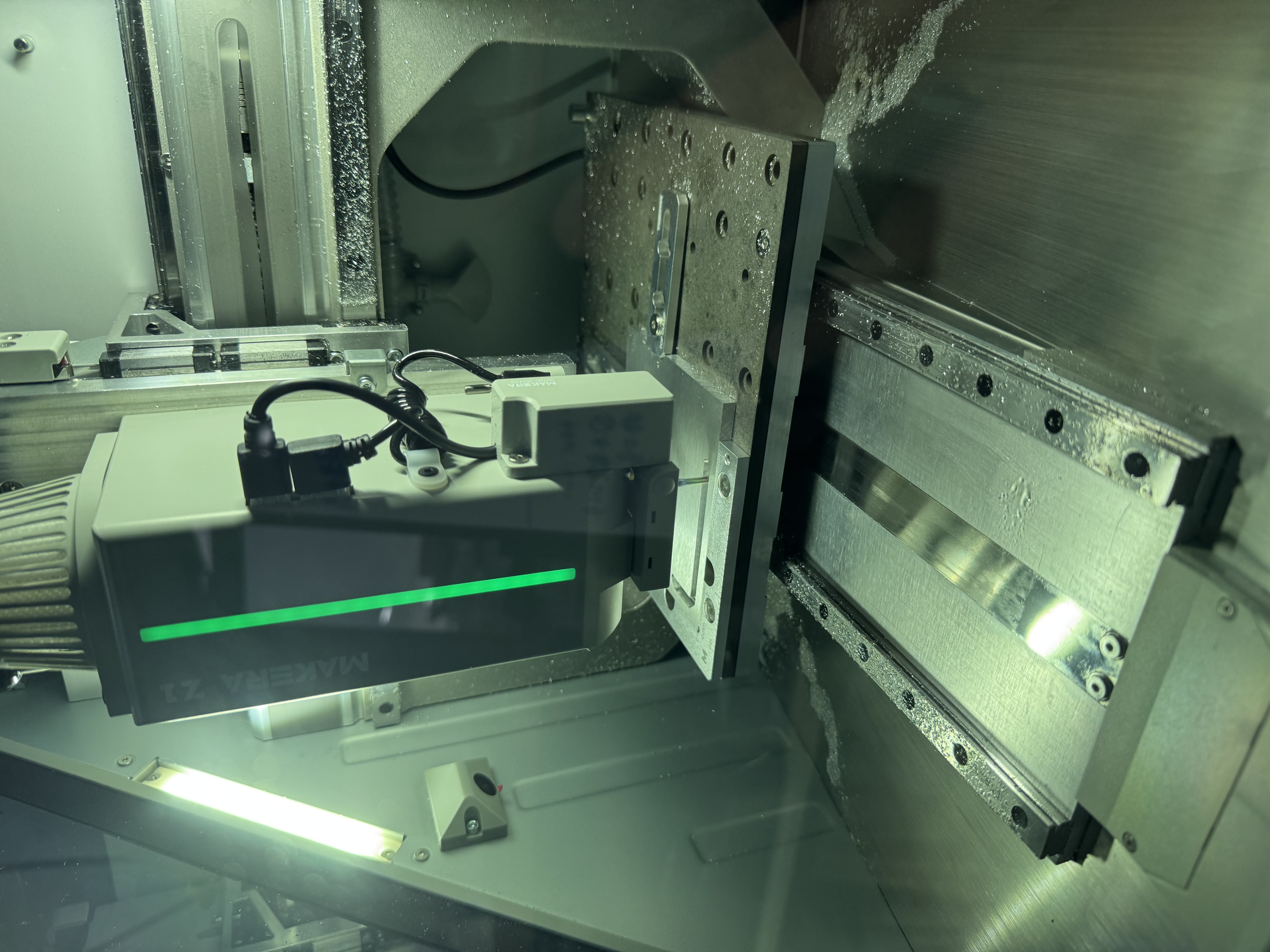 造物时代Makera Z1桌面CNC高精度数控机床家用AI智能雕刻机快速换刀四轴小型加工中心创客DIY工具 Makera Z1Pro 全能套餐（单机+集尘Lite+4轴+3D探针+台钳+激光） 实拍图