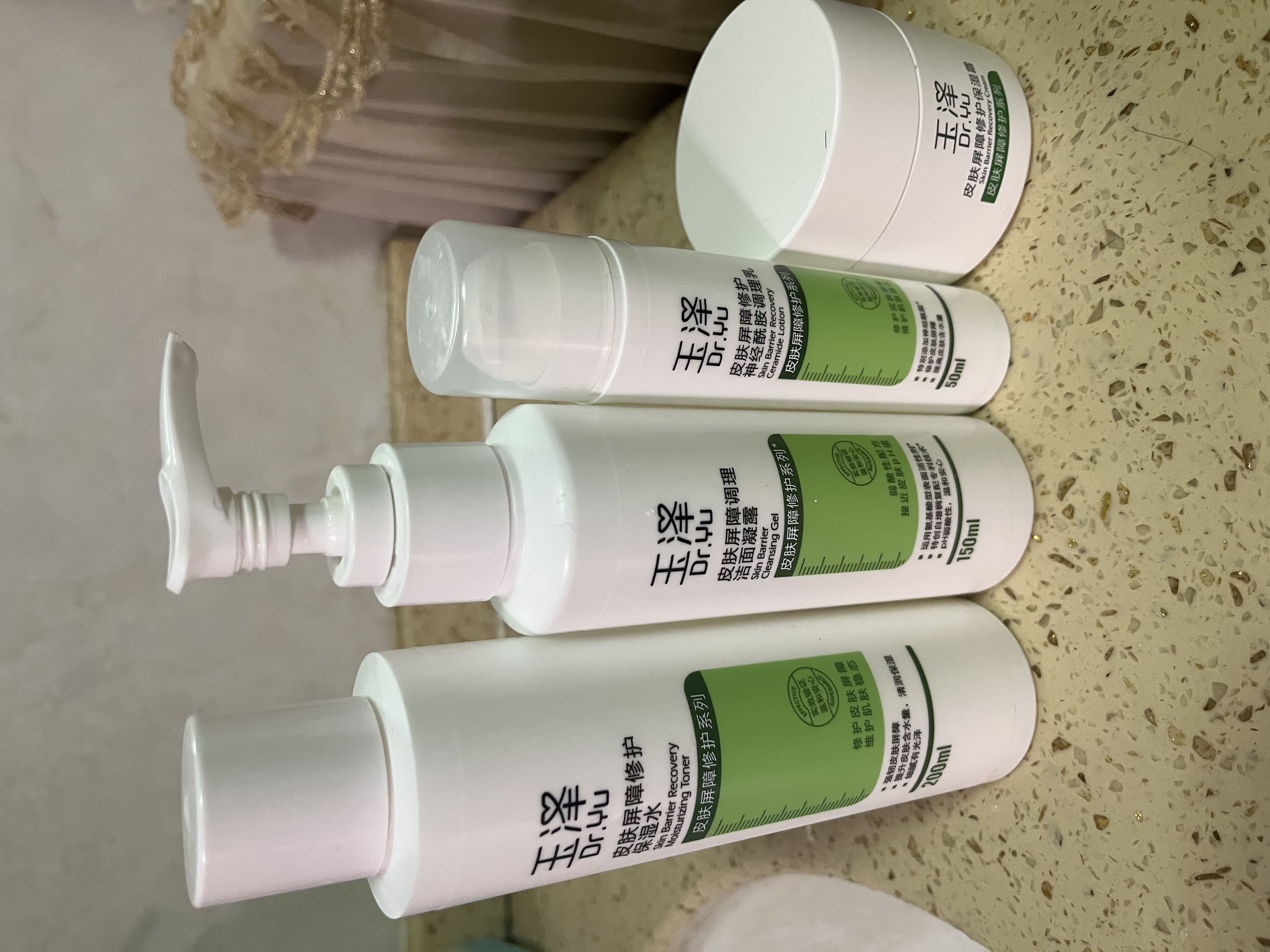 玉泽（Dr.Yu）【11.11抢先购】屏障修护3件套 (霜50g+保湿水200ml+洁面150ml) 实拍图