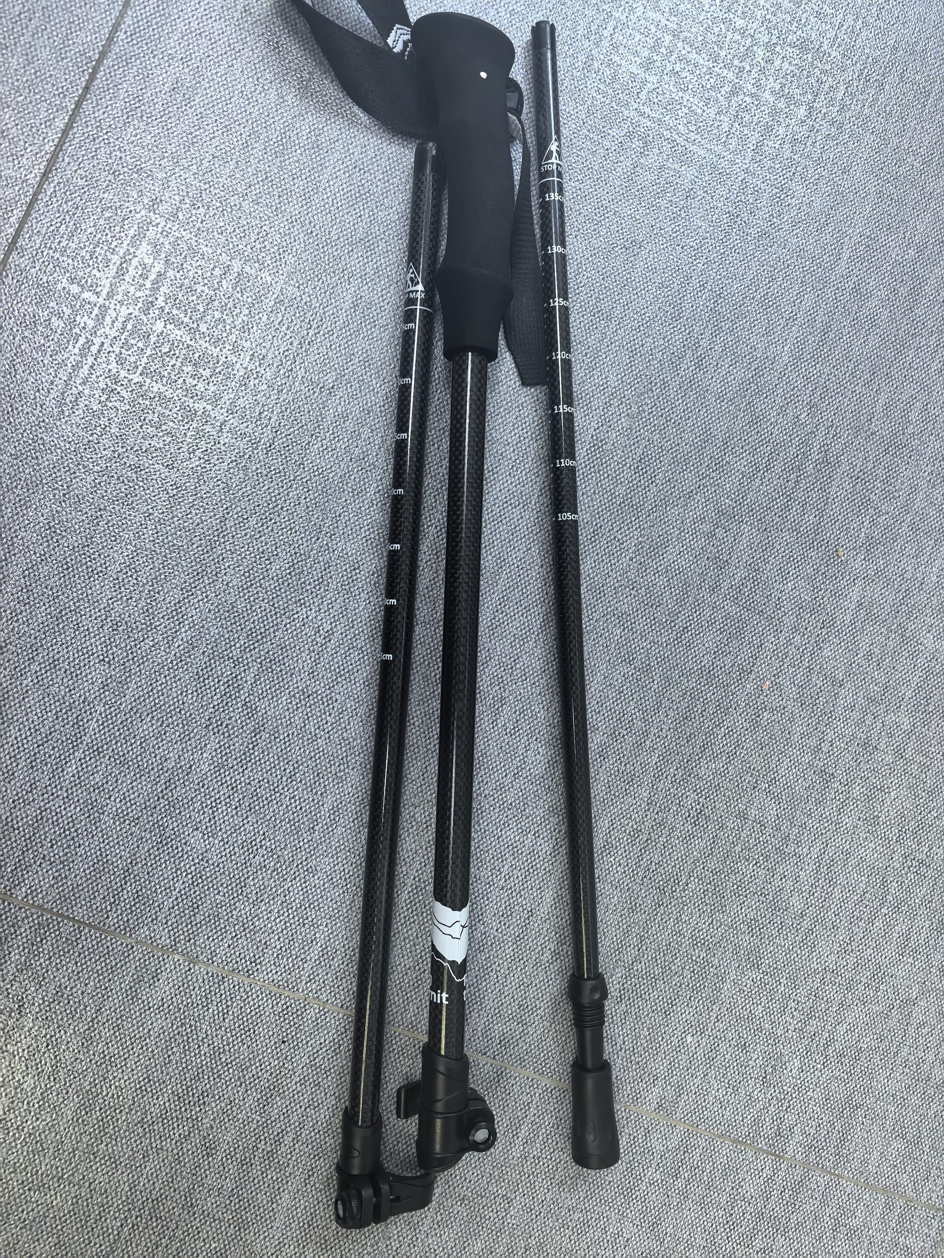 黑鹿（BLACKDEER）登山杖碳纤维超轻伸缩折叠户外徒步防滑登山外锁男163g 纵横-黑色（单根） 实拍图