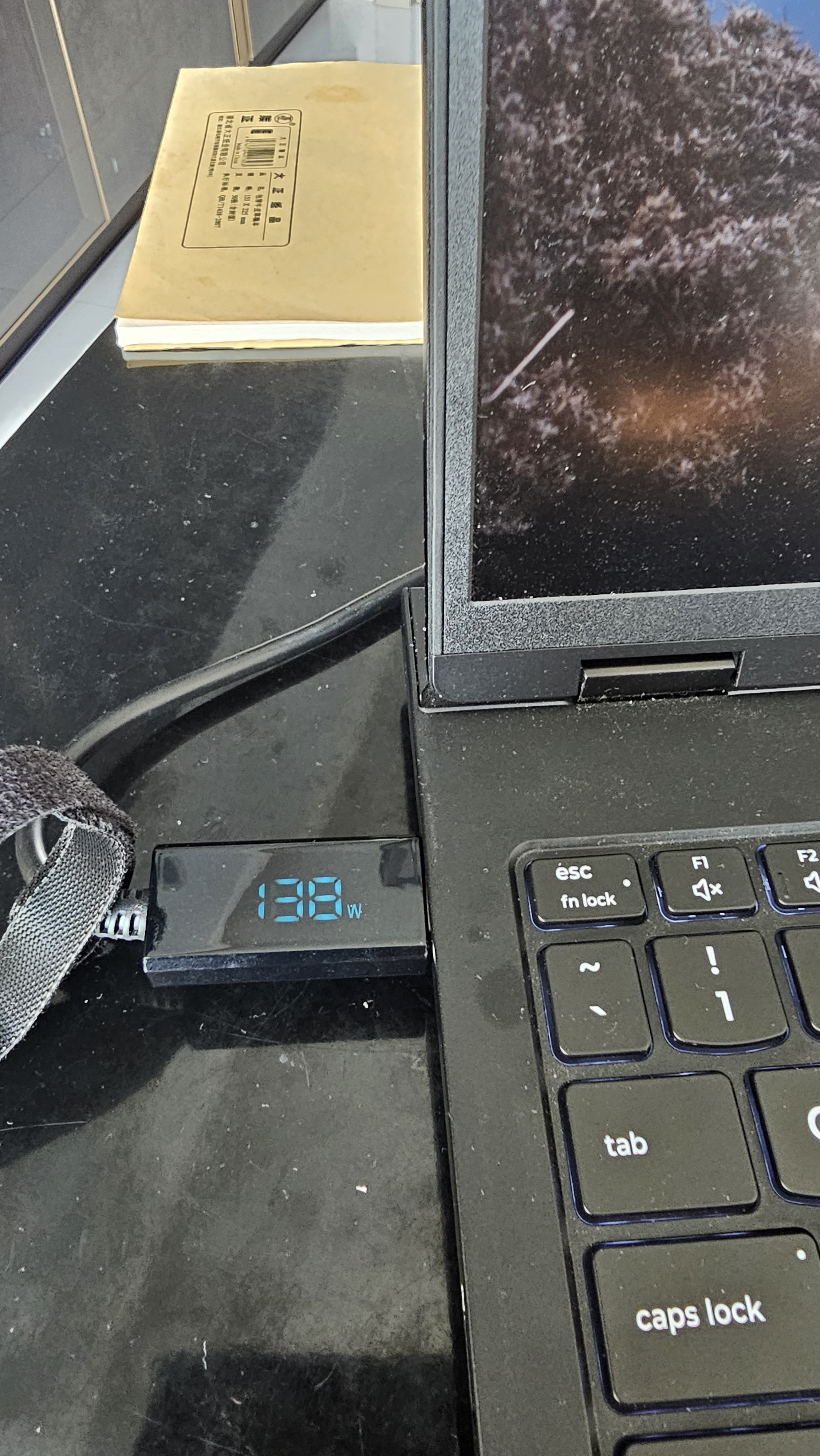 联想拯救者300W氮化镓适配器AI Power数显 GaN4.0私有协议 笔记本电脑快充插头 游戏本Y7000/Y9000X/P 实拍图
