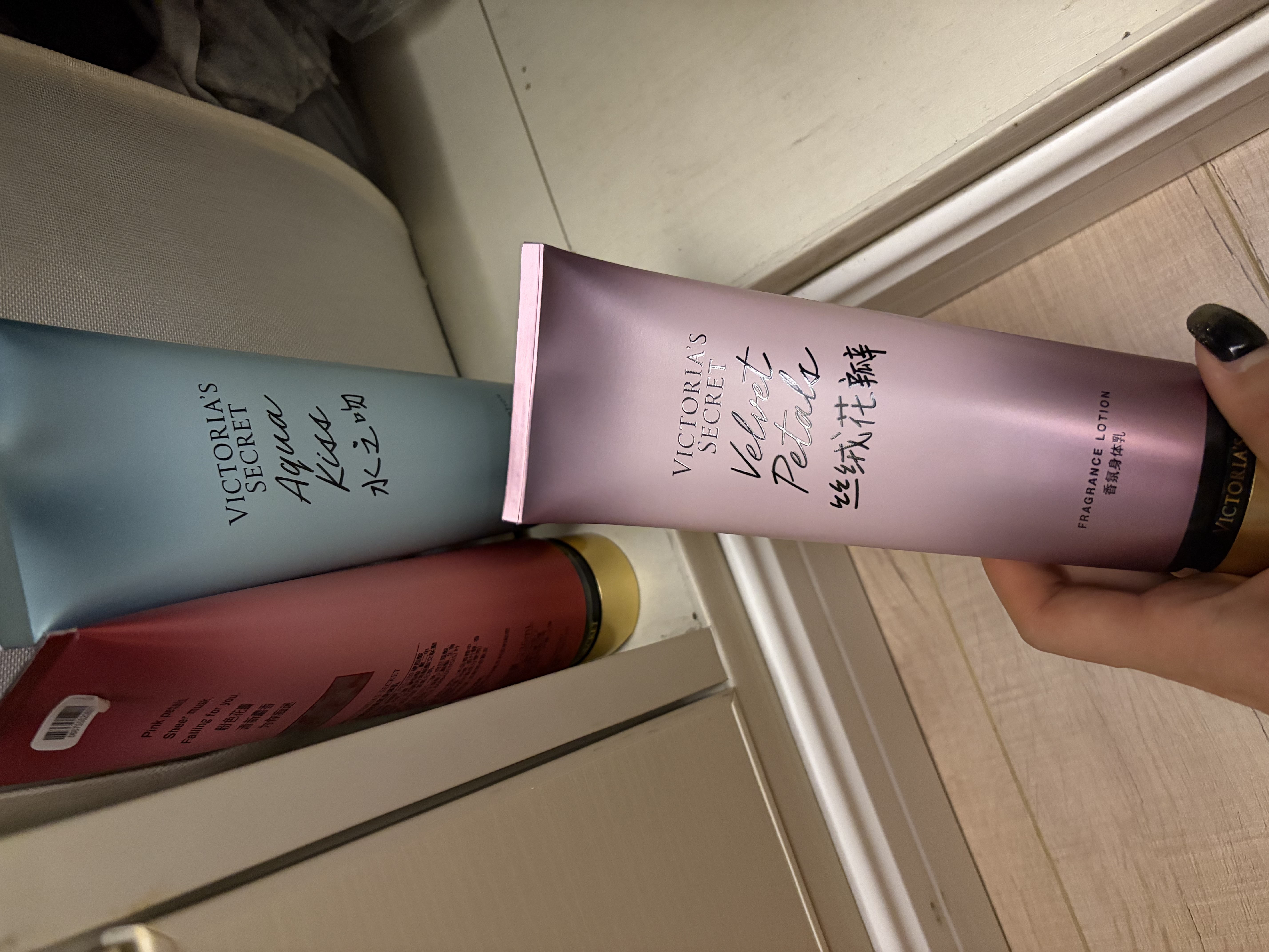 维多利亚的秘密（Victoria's Secret）维密 香氛身体乳滋润清爽秋冬留香保湿水之吻236ml 实拍图