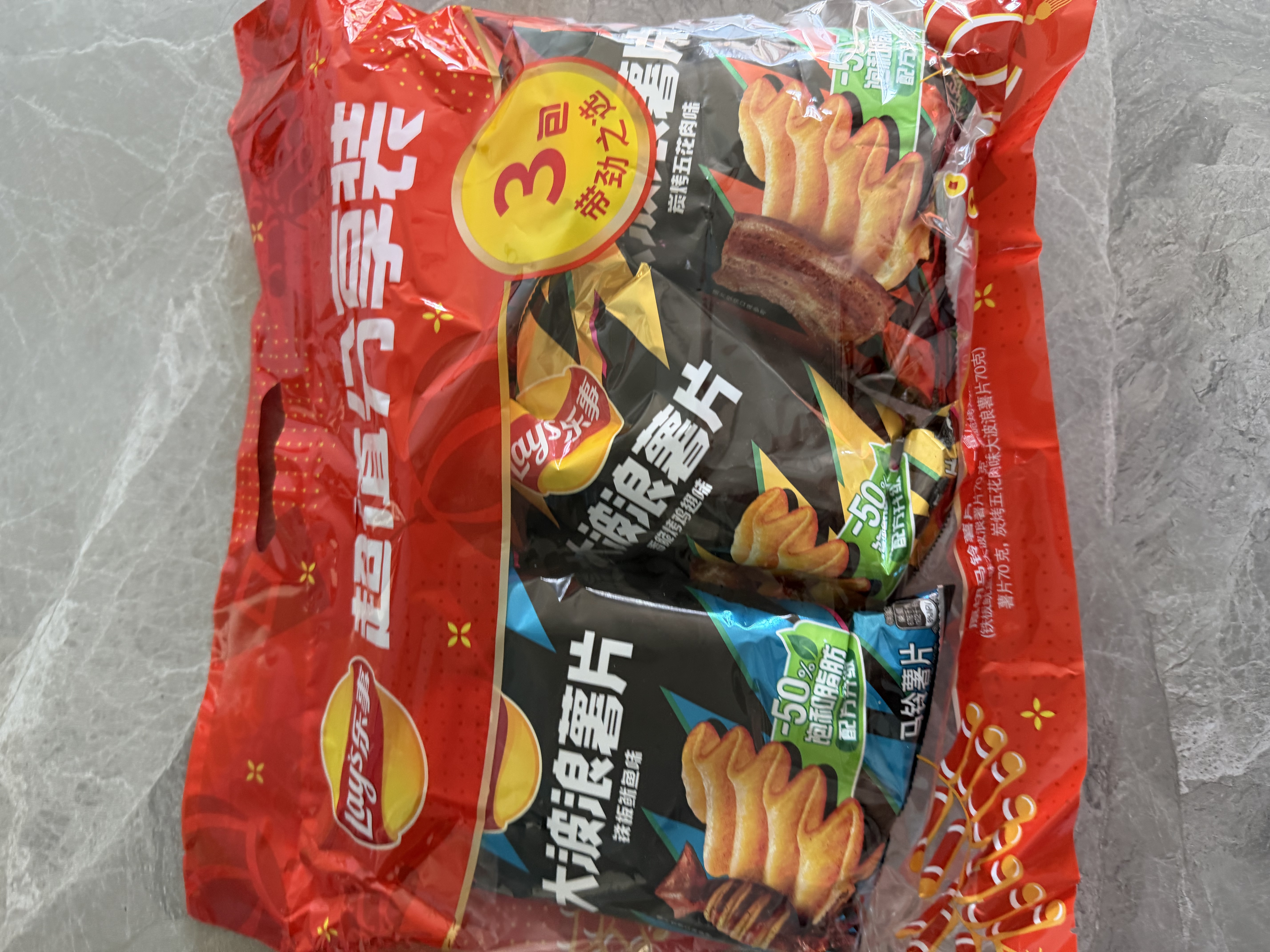 乐事（Lay's）薯片 (鱿鱼+烤翅+五花肉) 70克*3包 大波浪组合包 零食大礼包 实拍图