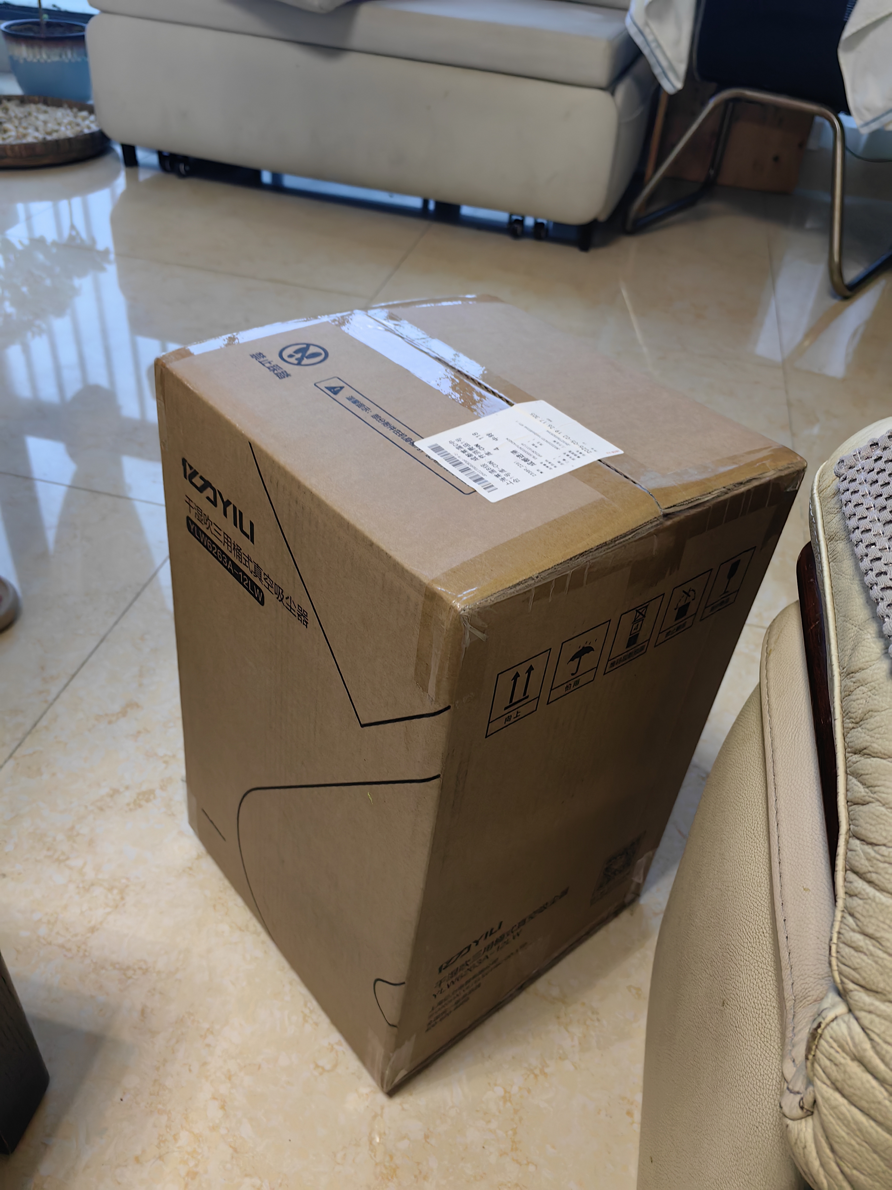 亿力吸尘器家用手持轻量超强大吸力 桌面床上地毯沙发干湿两用吹吸一体 小型除尘吸猫毛神器小白桶12L 实拍图