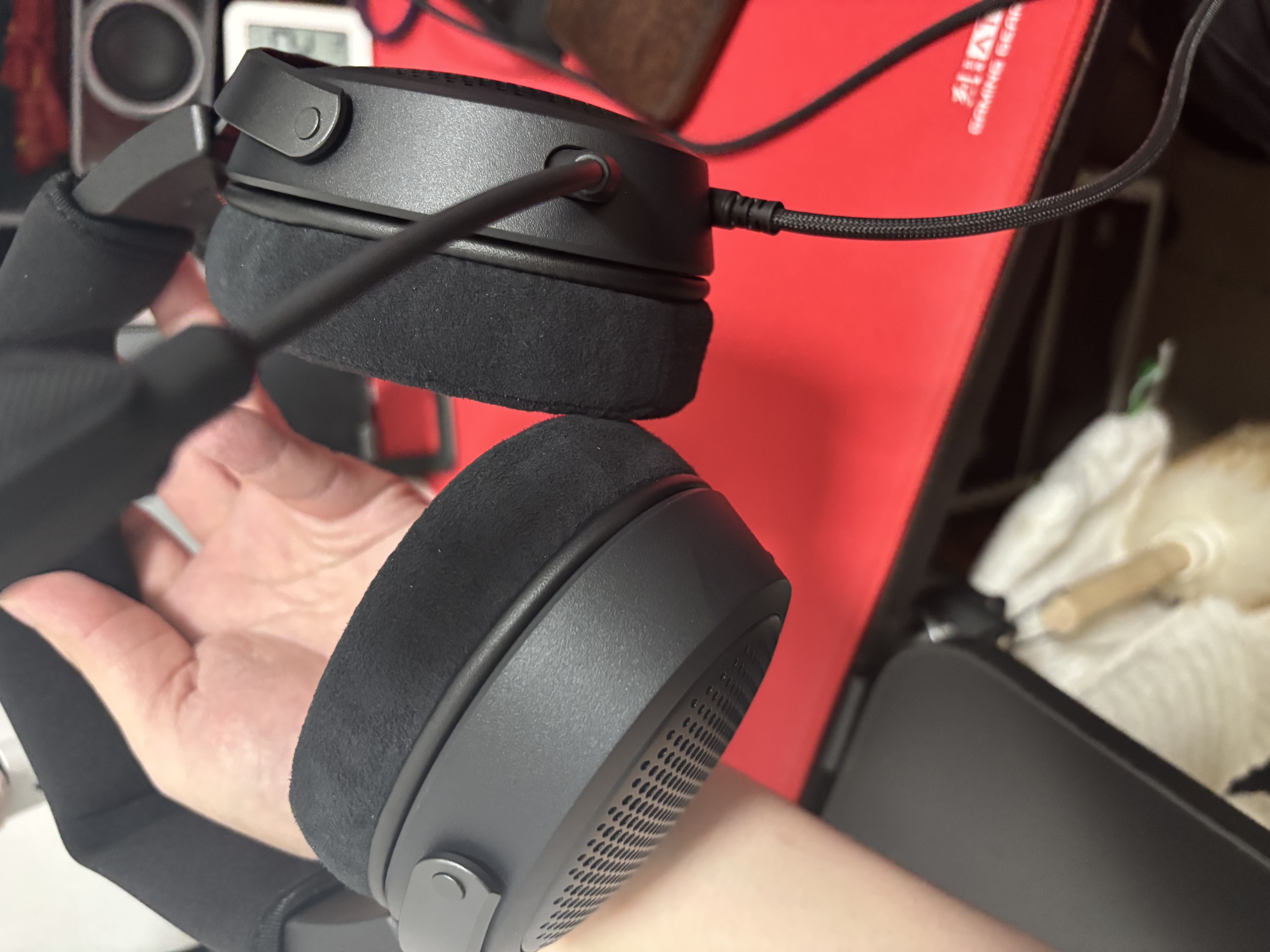 极度未知（HYPERX） 阿尔法无线有线游戏耳机 头戴式电脑耳麦电竞游戏耳机ps5吃鸡利器 适配三角洲行动 无畏契约 【阿尔法Air有线】新品丨半开放式耳罩 实拍图