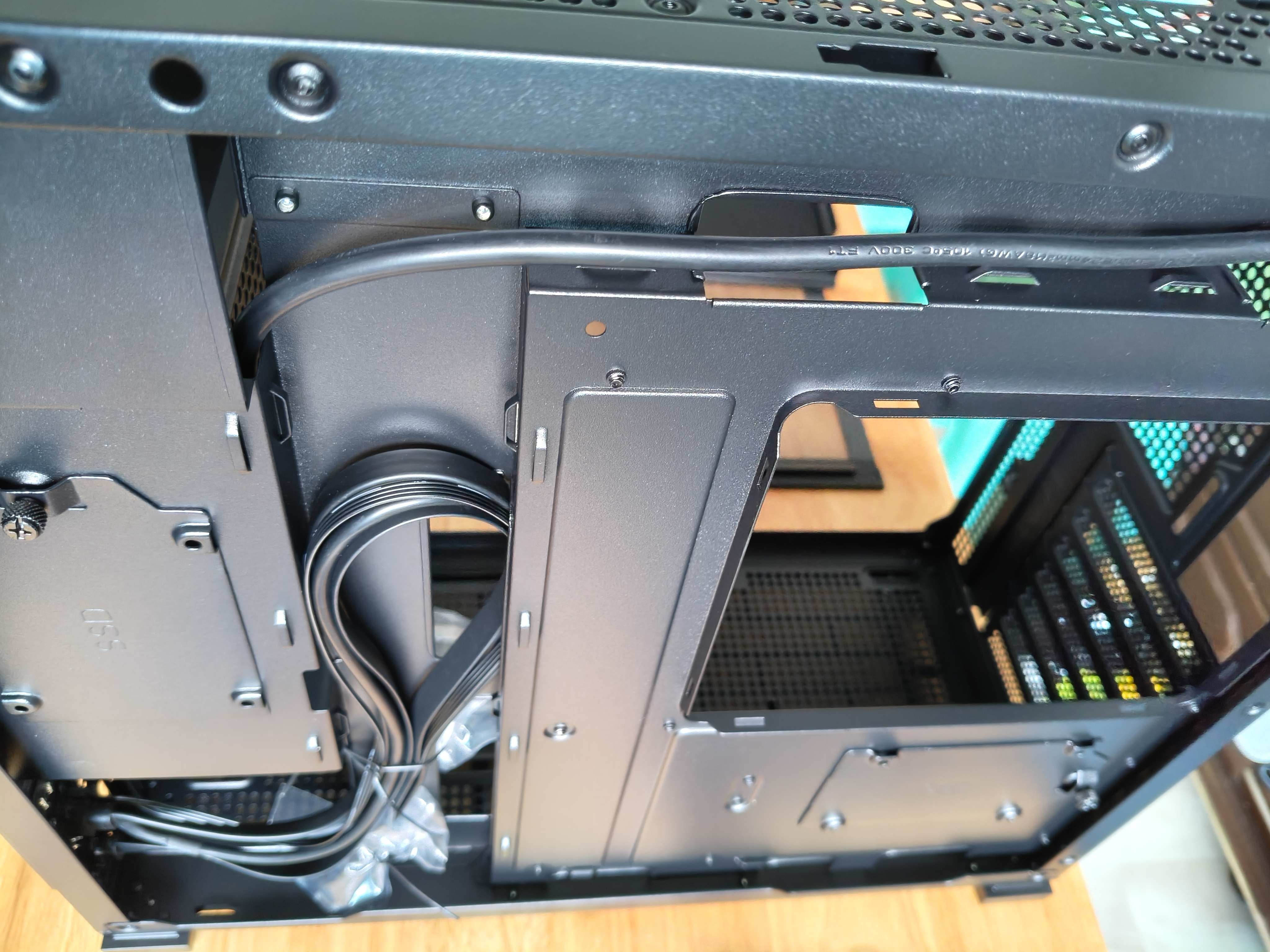乔思伯（JONSBO）松果D41 MESH版黑色 ATX机箱（双360冷排/ATX电源/Type-c Gen2 10Gbps+/垂直风道/长显卡） 实拍图