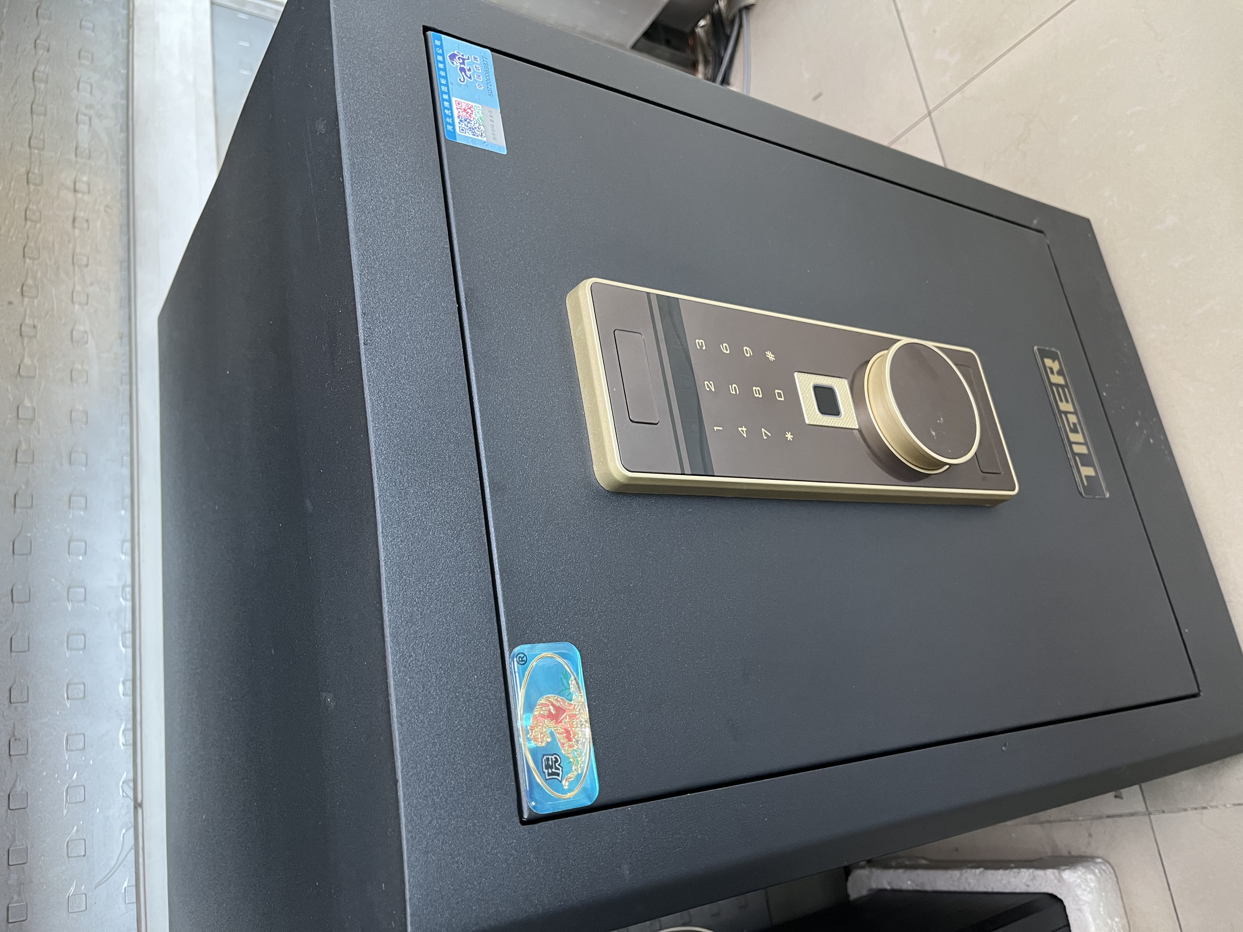 虎牌保险柜家用小型指纹密码WiFi保险箱办公全钢防盗可入墙 60金刚黑 驭尚系列（触控密码+TOUCH指纹识别） 实拍图