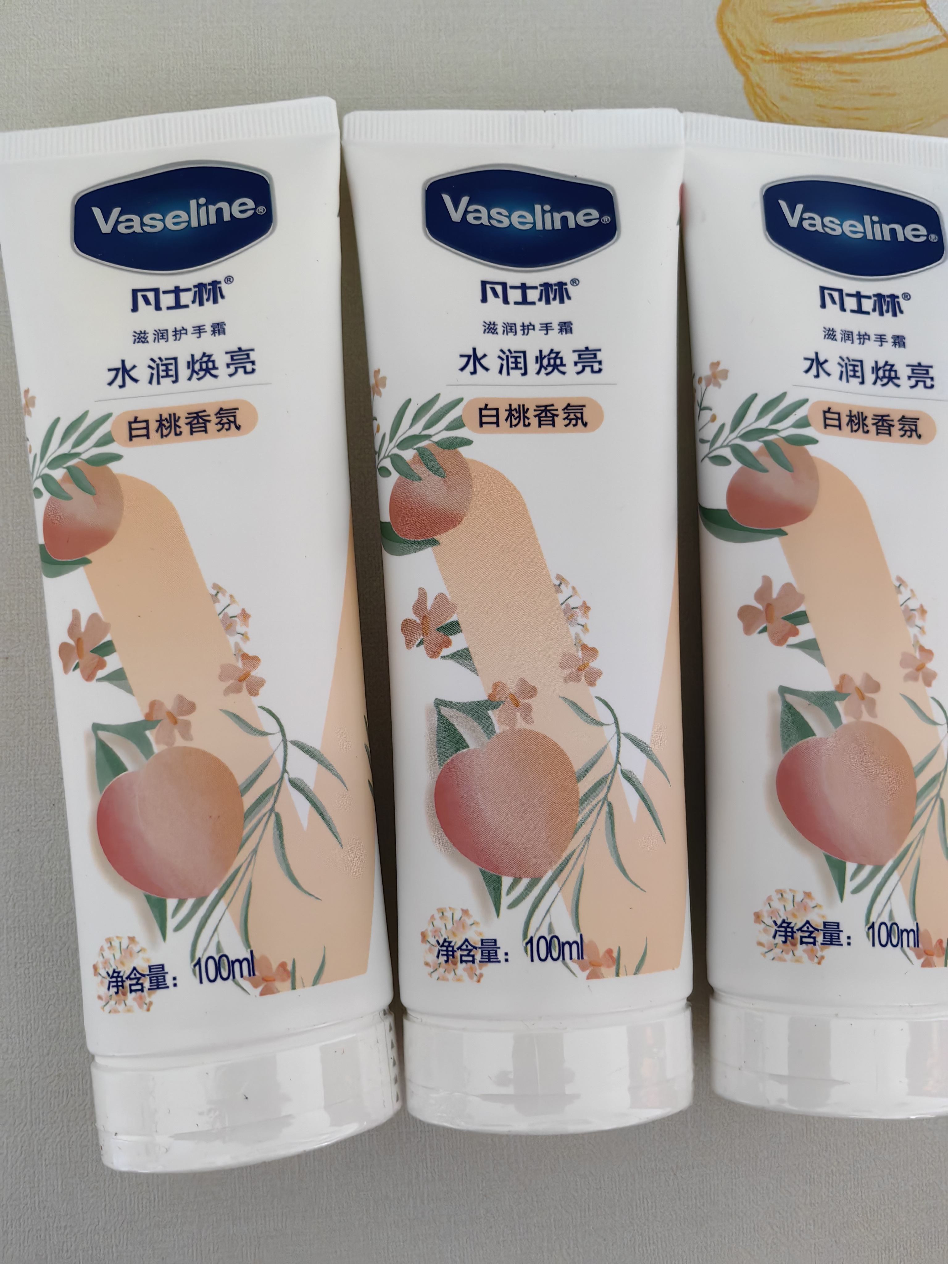 凡士林【爆款】护手霜100ml*3白桃香滋润保湿手部护理持久留香秋冬必备 实拍图