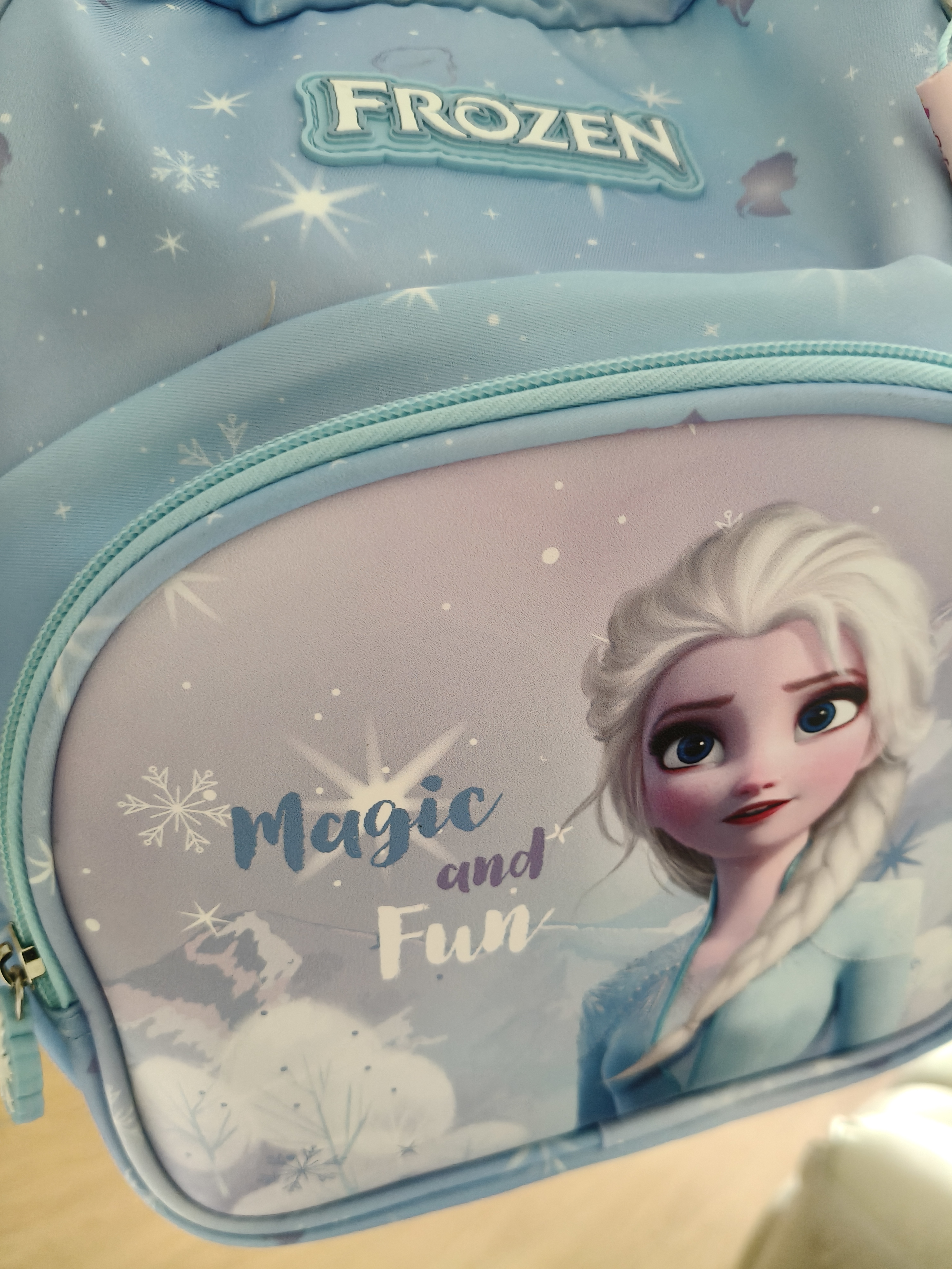 迪士尼（Disney）幼儿园书包女孩3-6岁 超轻透气大容量防泼水防滑儿童冰雪双肩背包 实拍图
