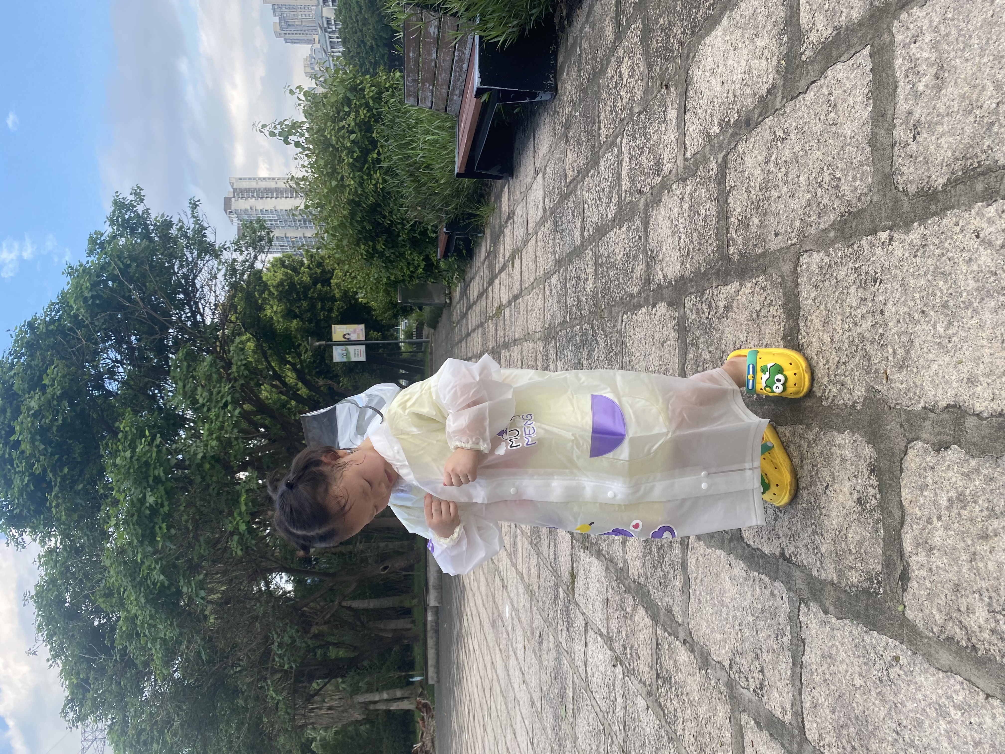 牧萌儿童雨衣男童学生上学专用带书包位女童防雨服幼儿园雨披 实拍图