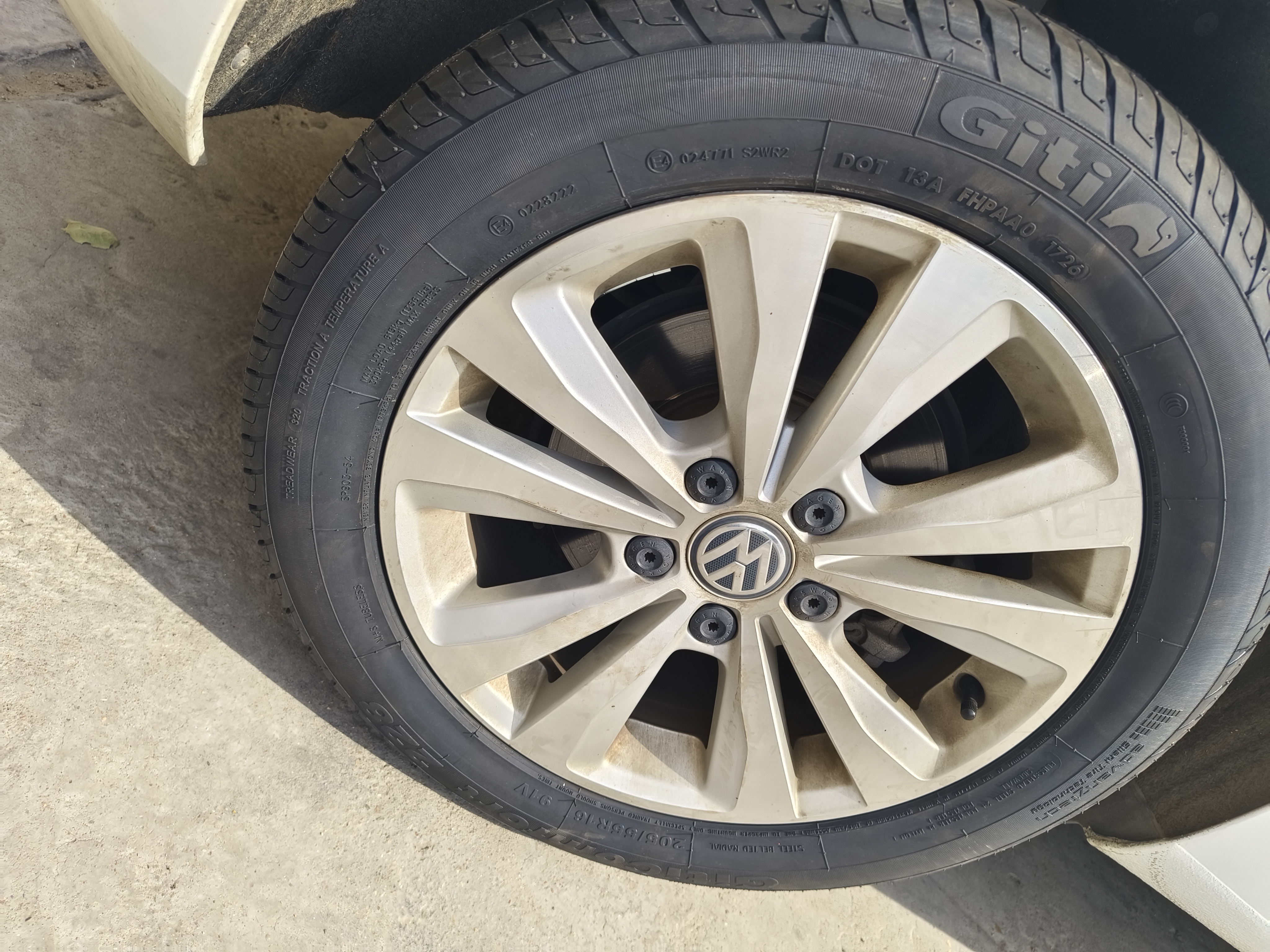 佳通轮胎(Giti)汽车轮胎 205/55R16 91V 228 适配 宝来/朗逸/比亚迪E5 实拍图