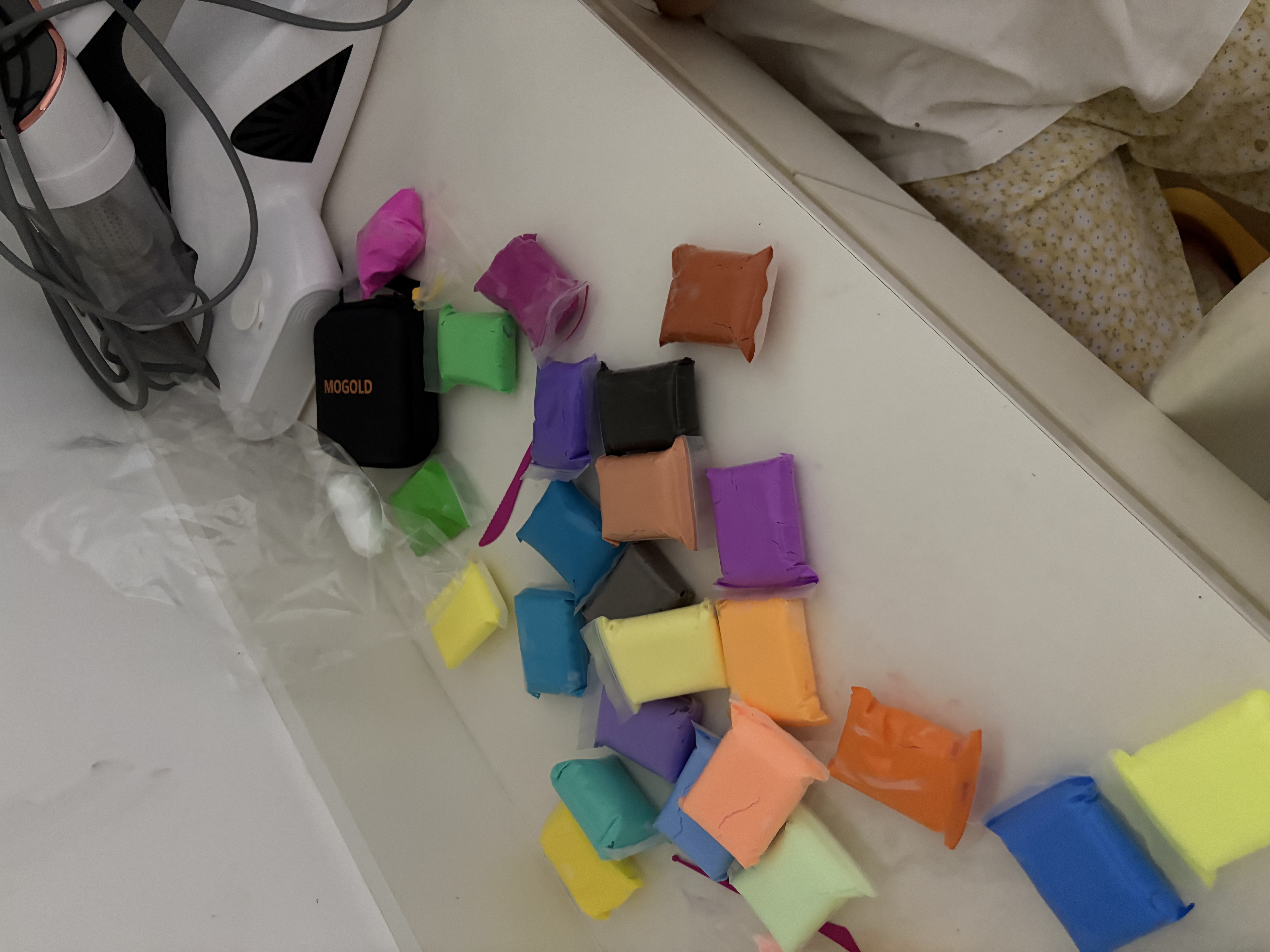 名遇36色超轻粘土小学生白泥安全无铅毒幼儿园手工diy太空彩泥橡皮泥泡泡泥轻黏土 实拍图