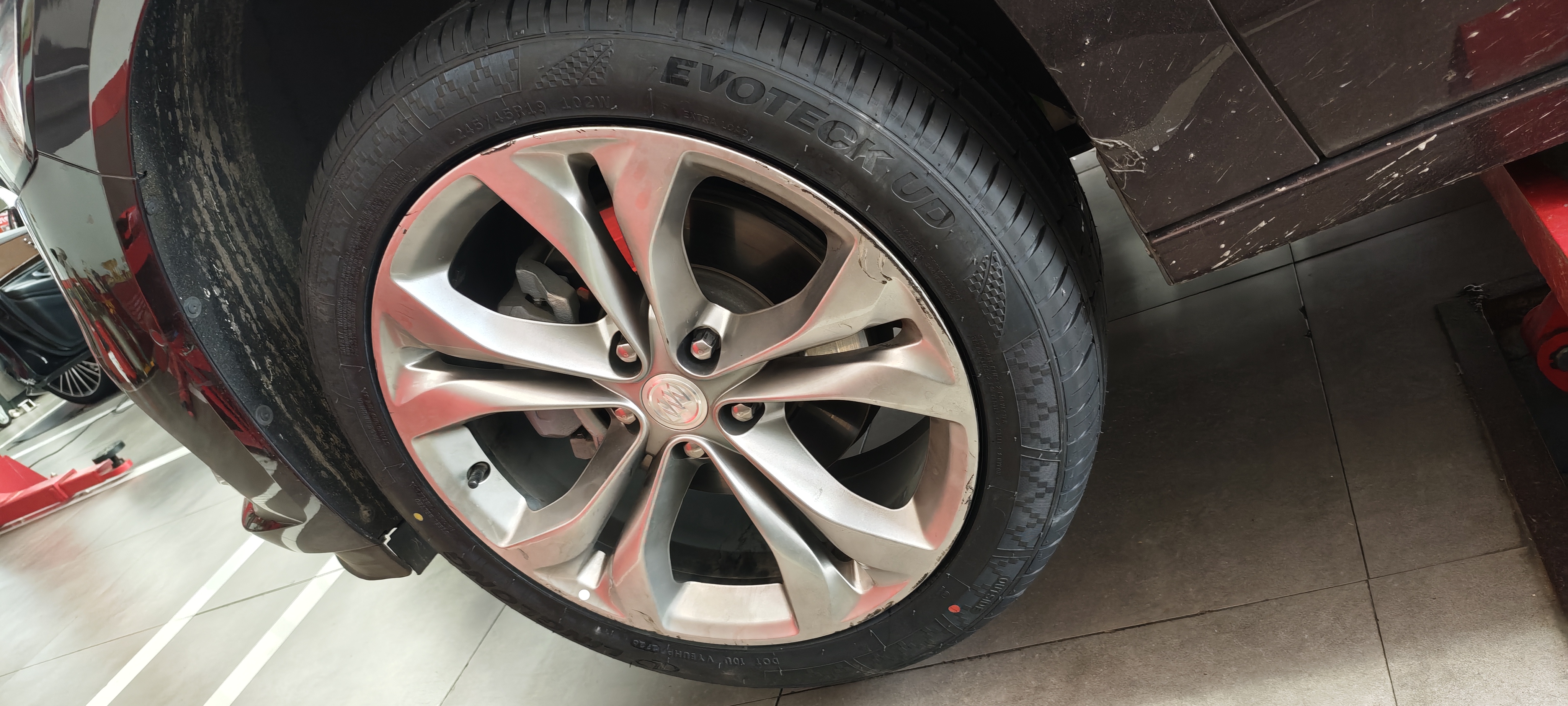 玲珑轮胎汽车轮胎245/45R19 102W XL 玲珑臻选 UD 适配比亚迪汉/小鹏P7 实拍图