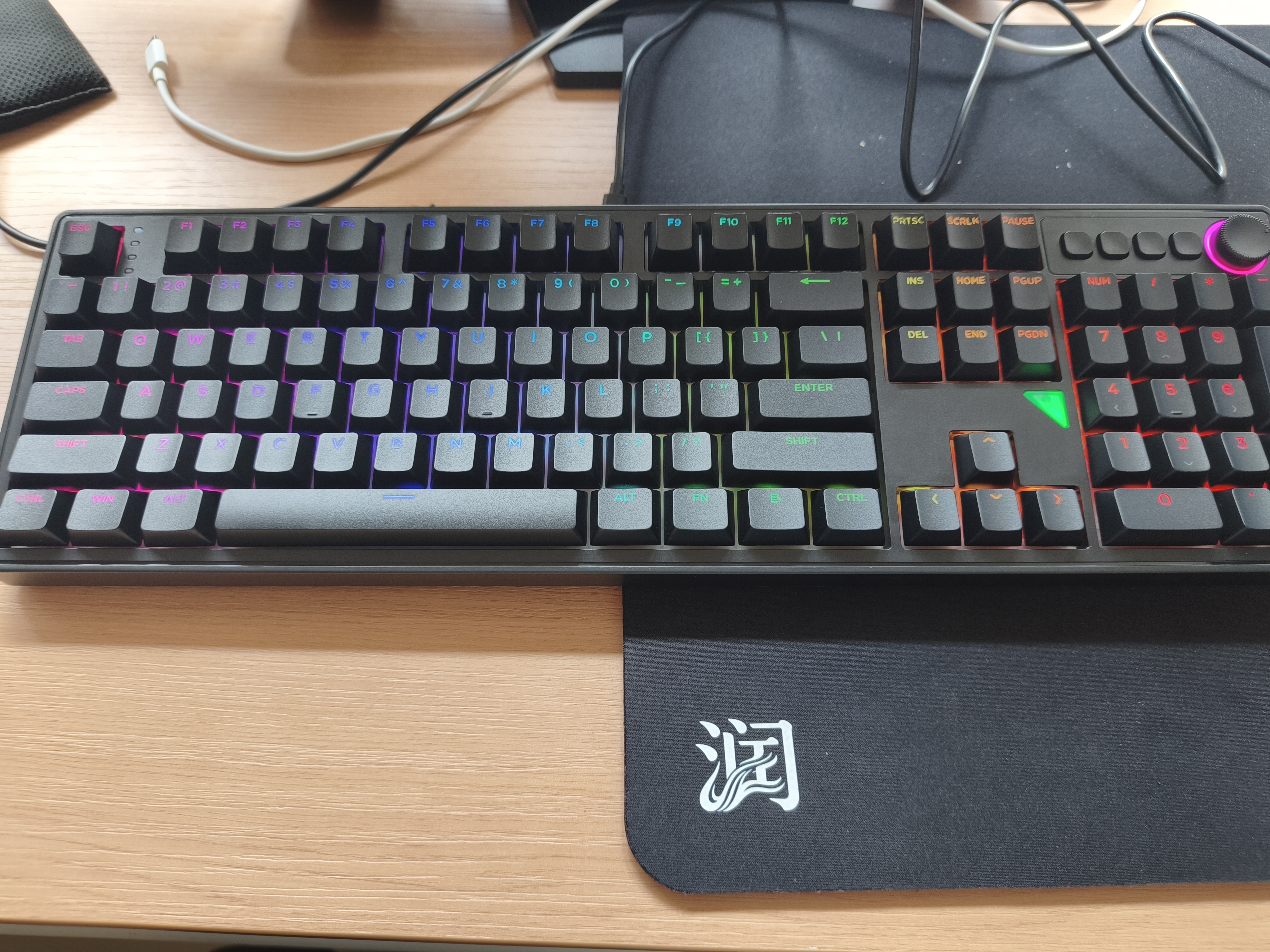 GANSS 3104TPro/3087TPro/3108TPro客制化机械键盘104键高斯三模RGB无线键盘蓝牙有线插拔办公游戏键盘 3104TPro黑色【GASKET结构】三模RGB KTT晶粉轴（ 实拍图