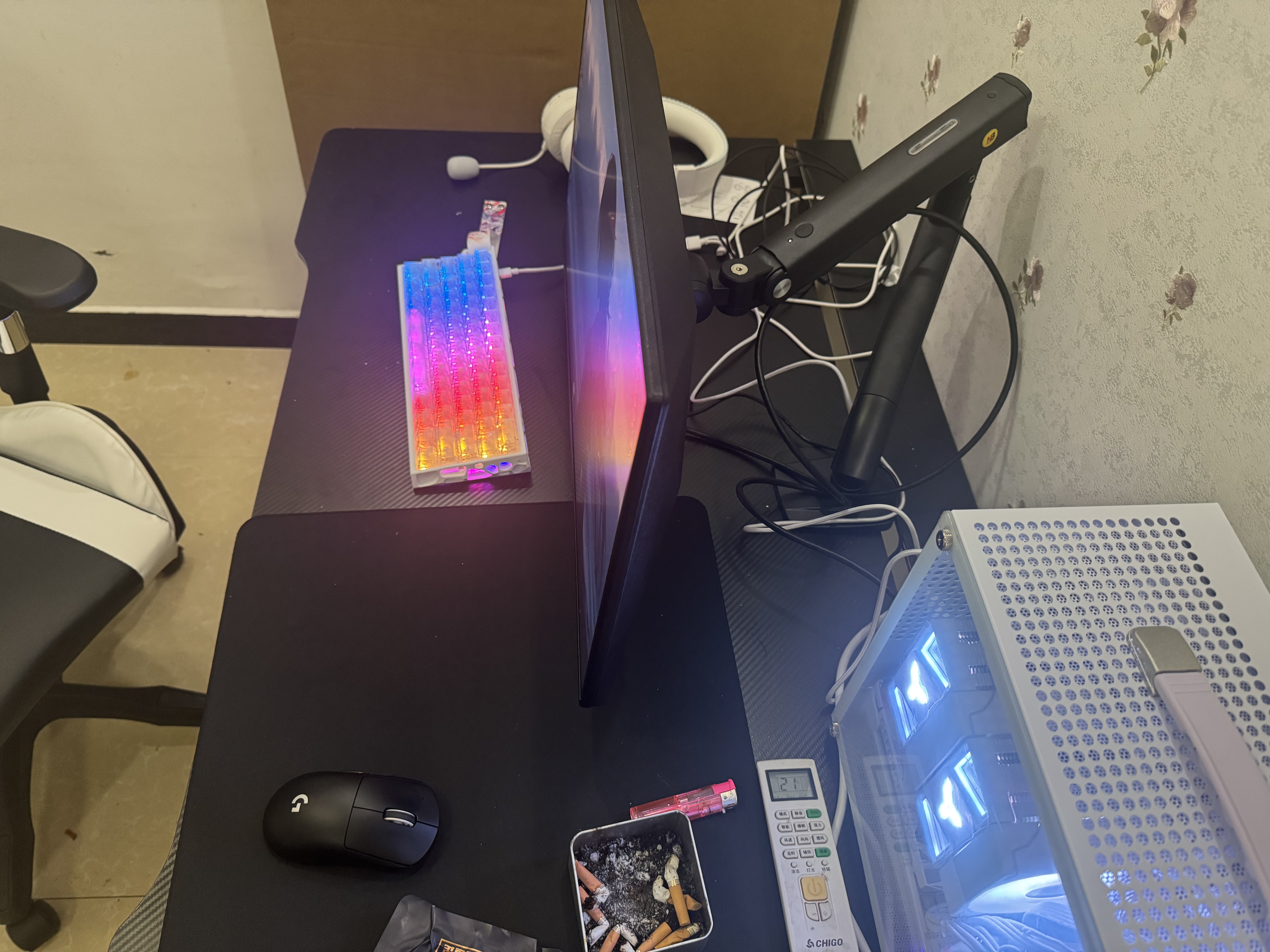 甄严选电脑桌台式电竞桌椅套装组合桌子办公家用桌学习桌书房书桌写字桌 【黑碳纤纹面-二段板】单桌120*70 实拍图