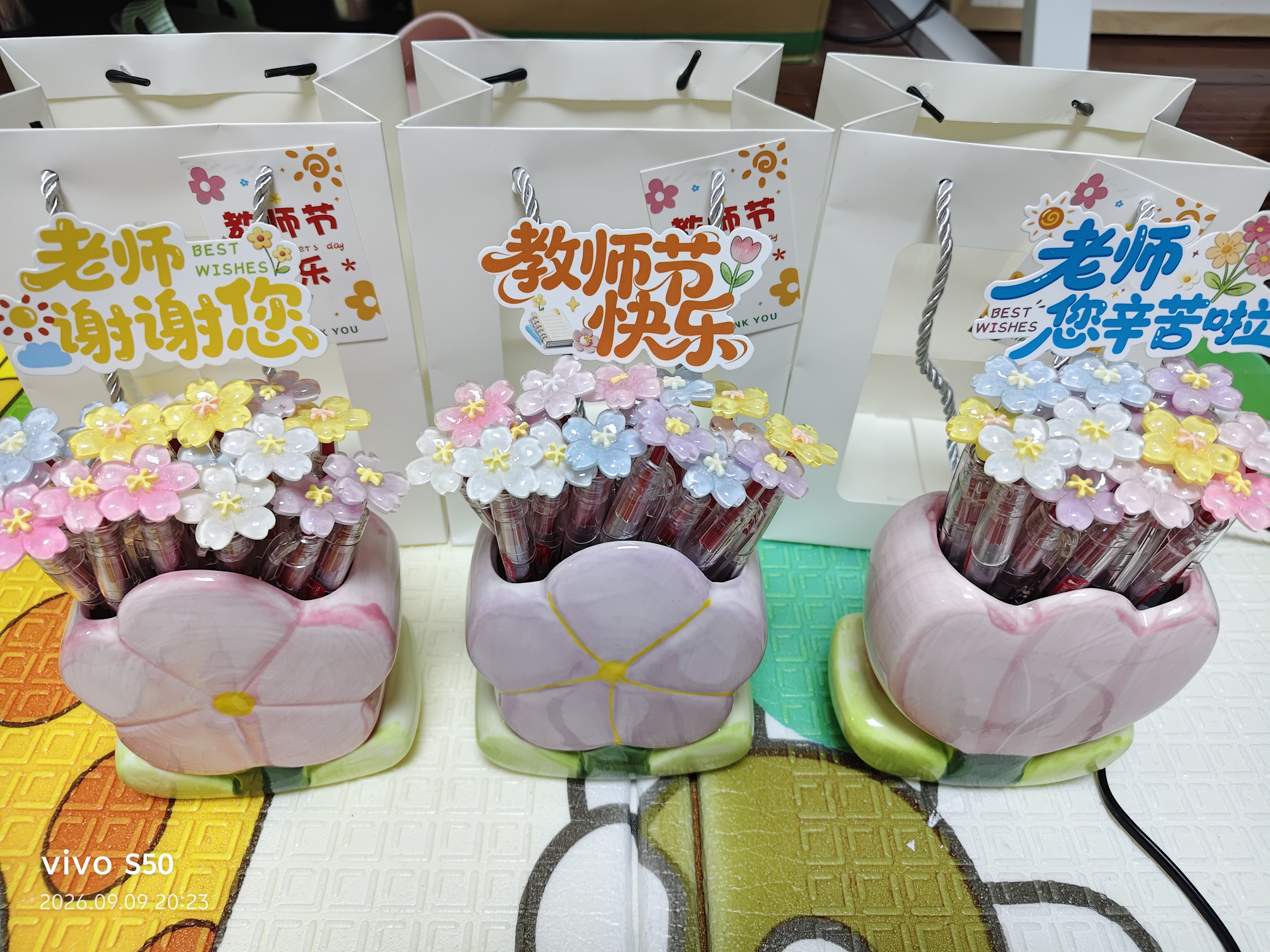 得力（deli）开学必备速干按动红色中性笔 0.5mm双球珠ST笔头学生中性笔教师节红笔送老师红色12支/盒S08-E 实拍图
