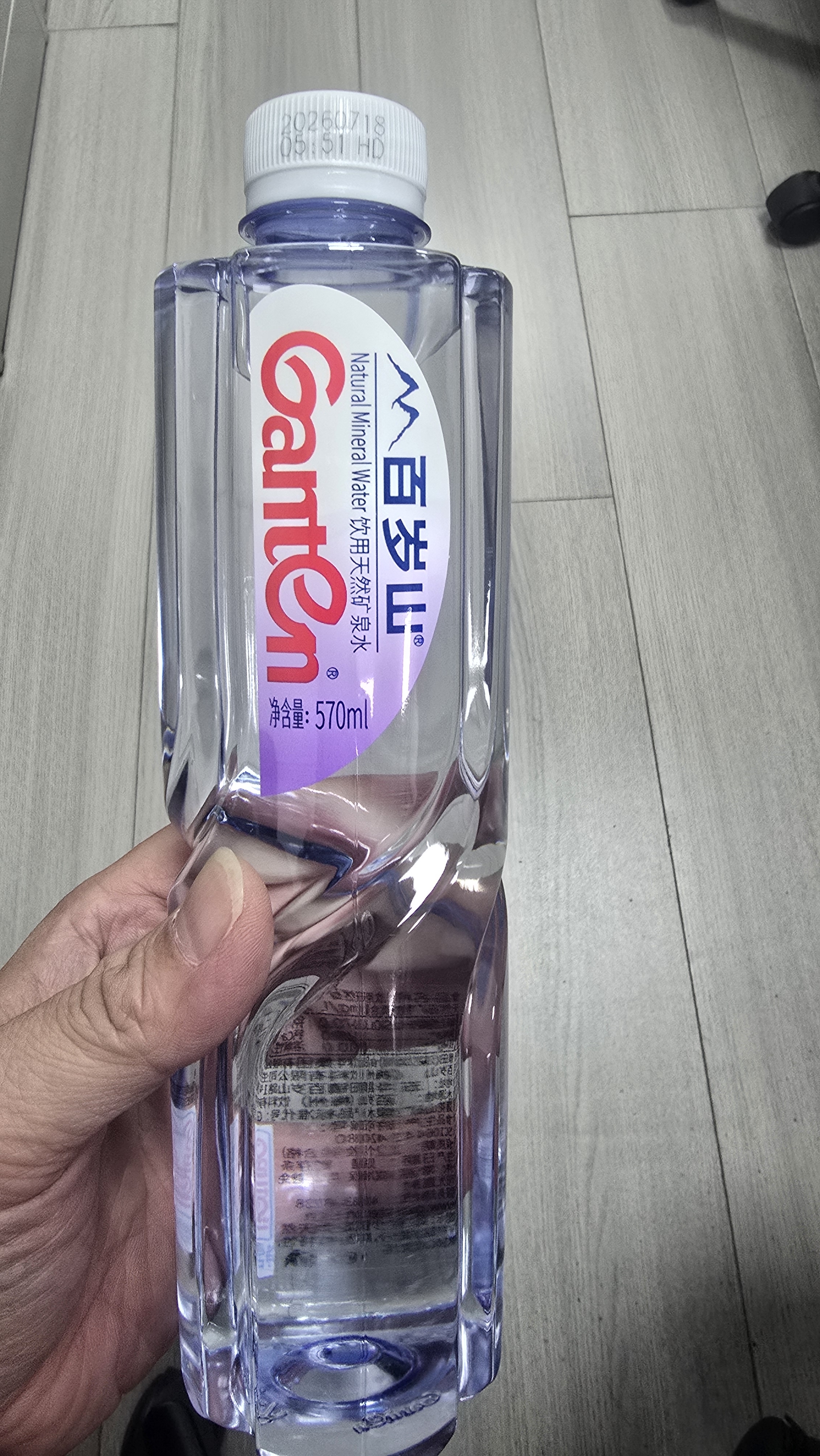 景田百岁山 天然矿泉水 570ml*24瓶 整箱装 会议办公 日常健康饮用水 实拍图